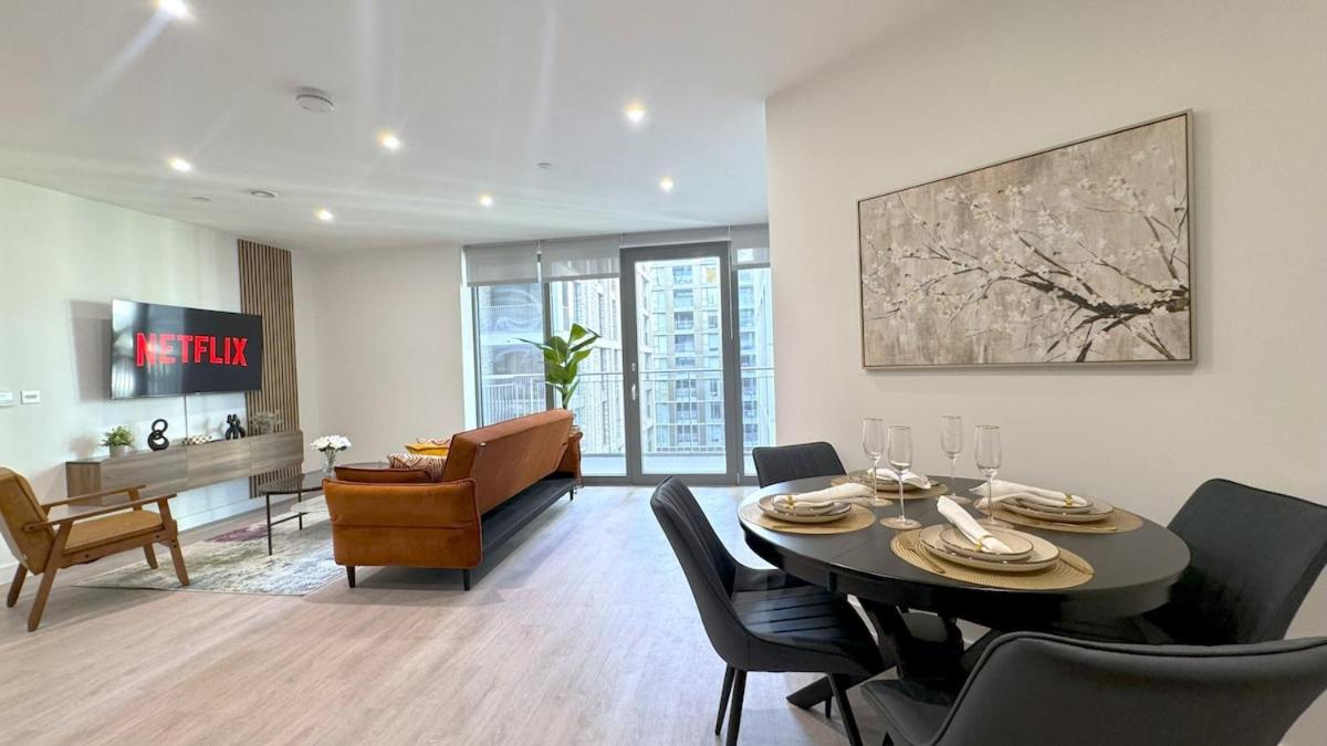 Stylish Chelsea 2BR - at BatterseaPS Shopping Mall, Family Friendly