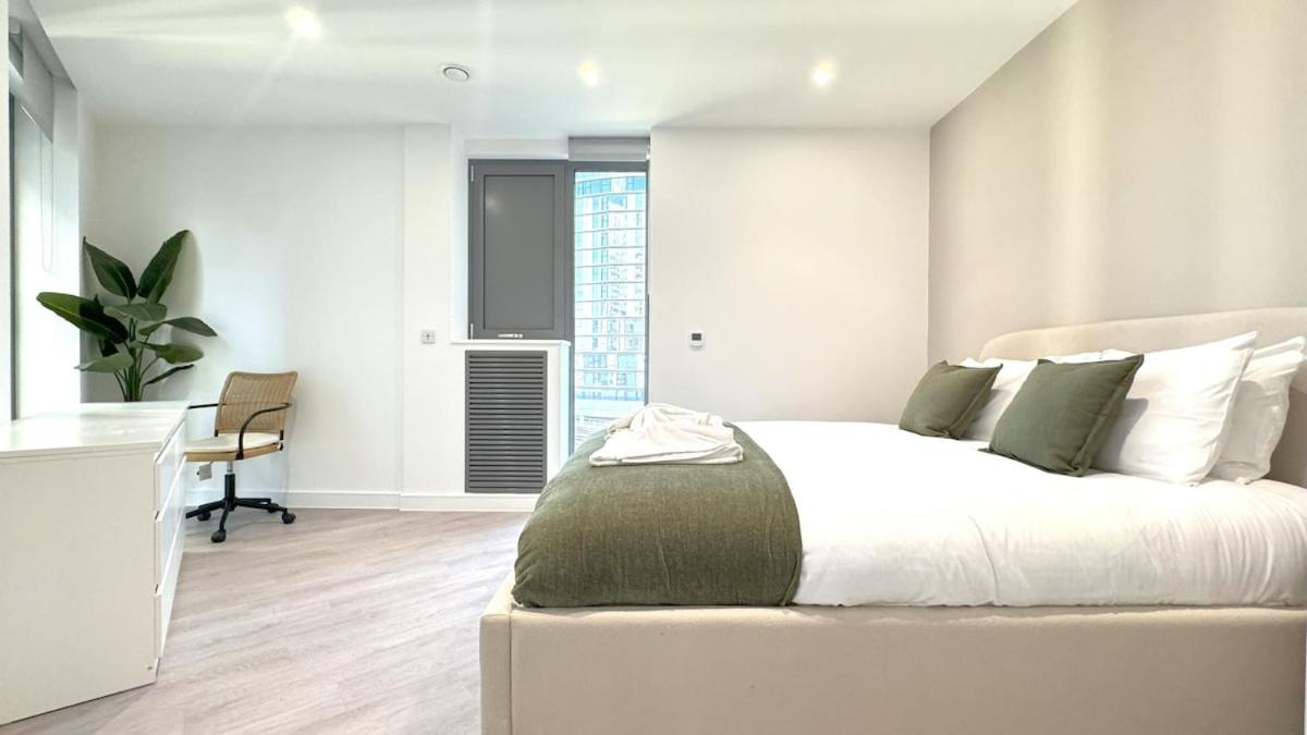 Stylish Chelsea 2BR - at BatterseaPS Shopping Mall, Family Friendly