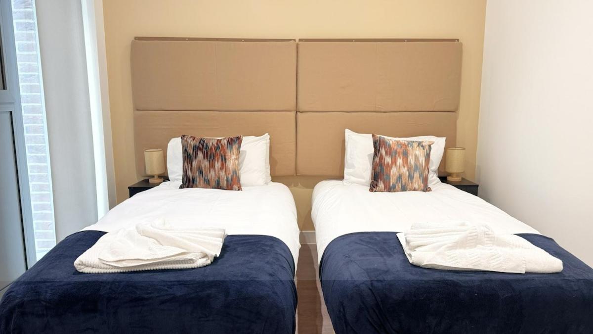Stylish Chelsea 2BR - at BatterseaPS Shopping Mall, Family Friendly