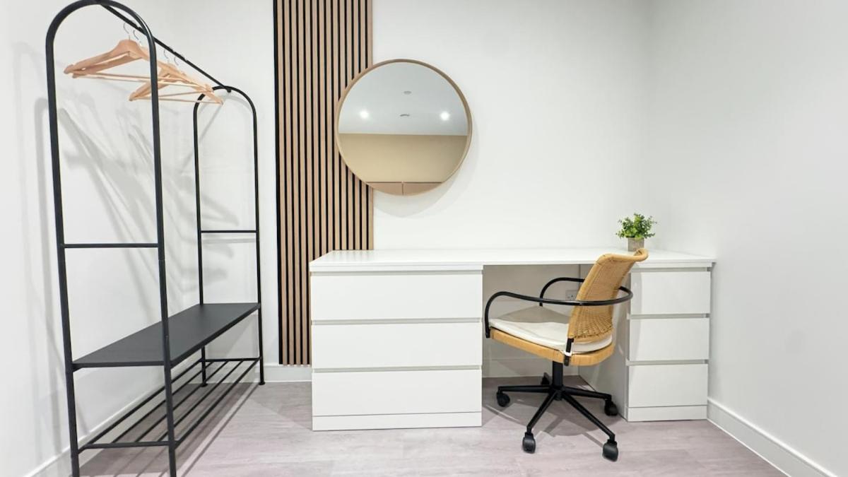 Stylish Chelsea 2BR - at BatterseaPS Shopping Mall, Family Friendly