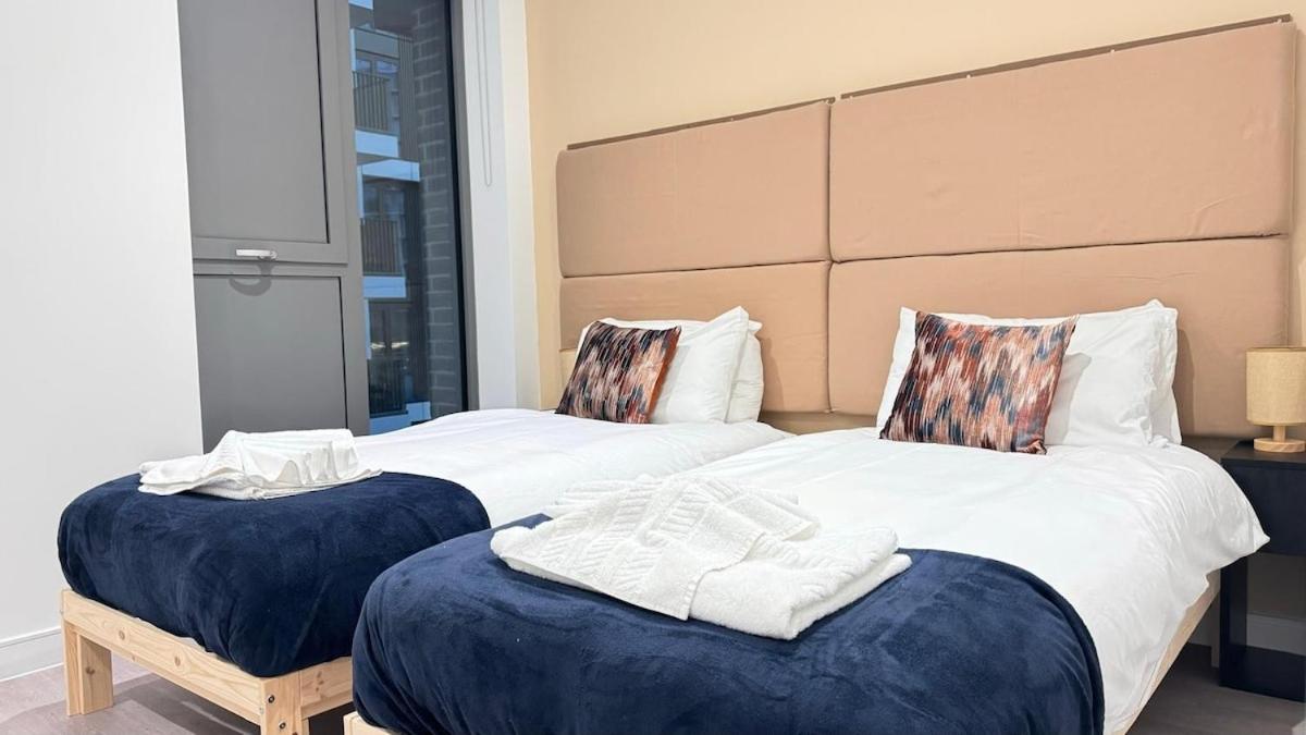 Stylish Chelsea 2BR - at BatterseaPS Shopping Mall, Family Friendly