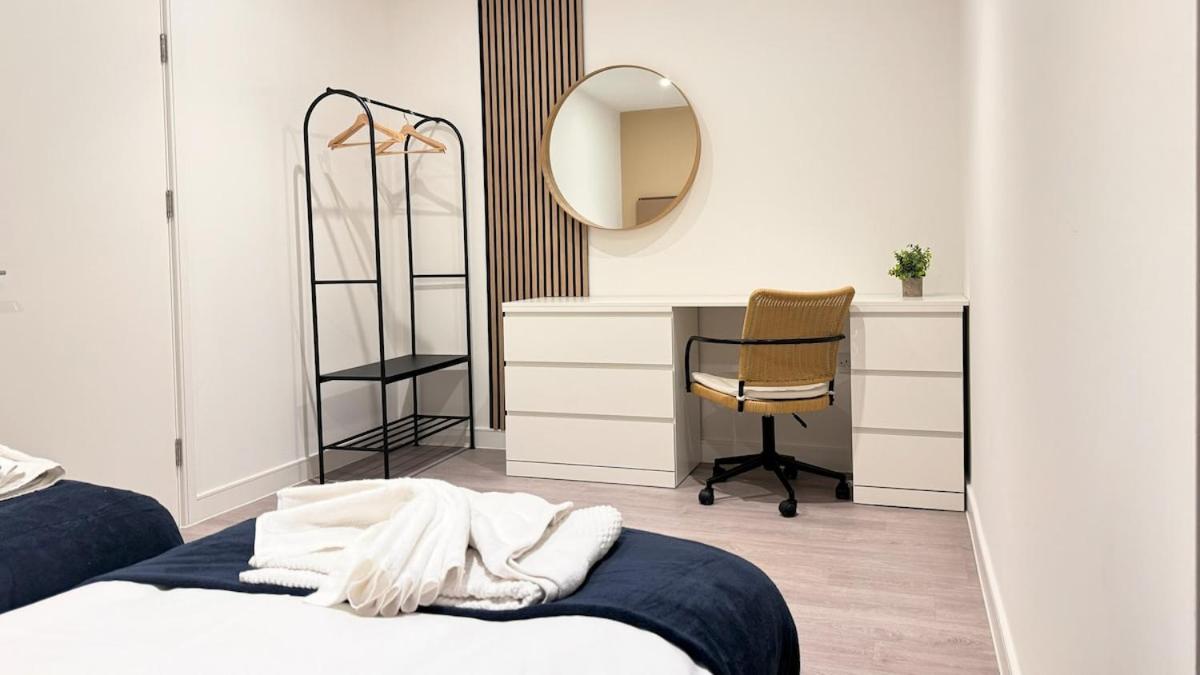Stylish Chelsea 2BR - at BatterseaPS Shopping Mall, Family Friendly