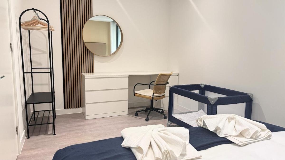Stylish Chelsea 2BR - at BatterseaPS Shopping Mall, Family Friendly