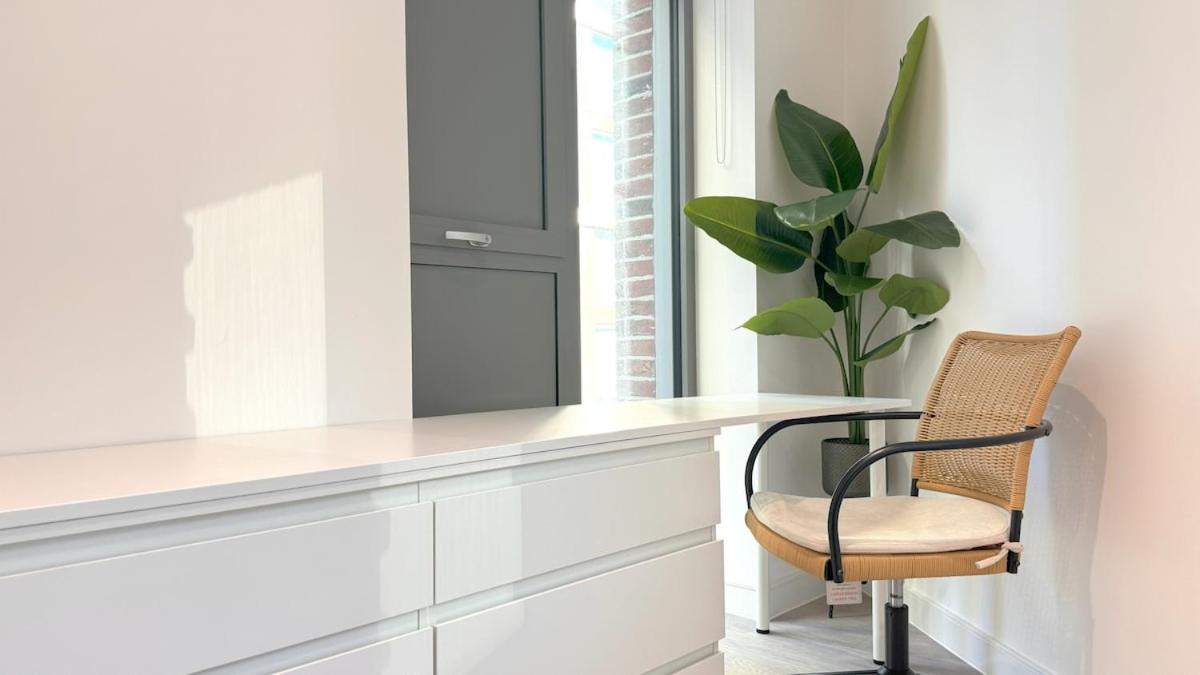 Stylish Chelsea 2BR - at BatterseaPS Shopping Mall, Family Friendly