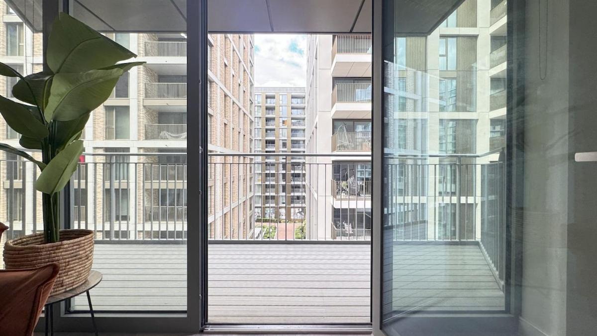 Stylish Chelsea 2BR - at BatterseaPS Shopping Mall, Family Friendly