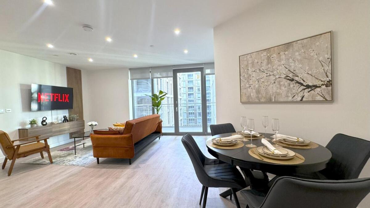 Stylish Chelsea 2BR - at BatterseaPS Shopping Mall, Family Friendly
