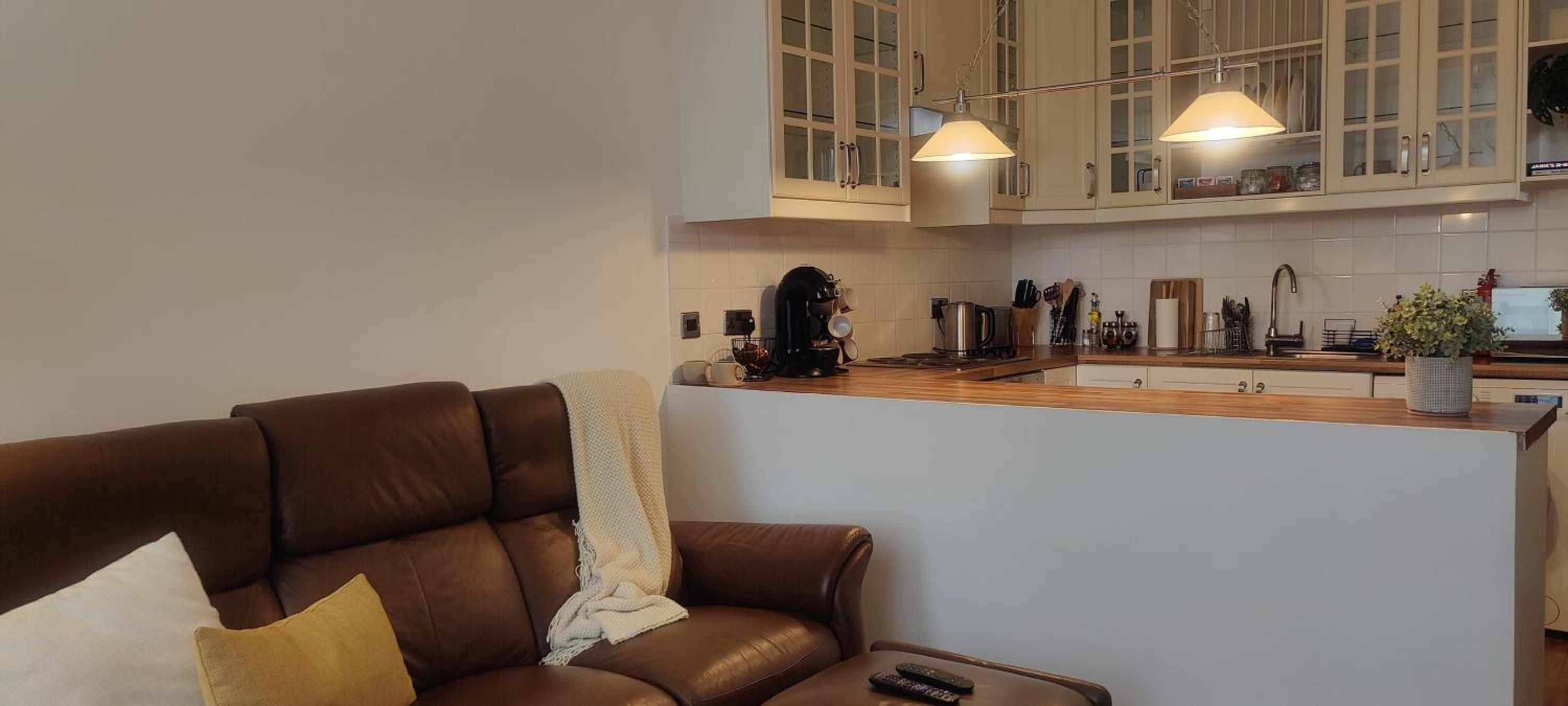 Central 1-bed flat - Walk to shops, pubs and station