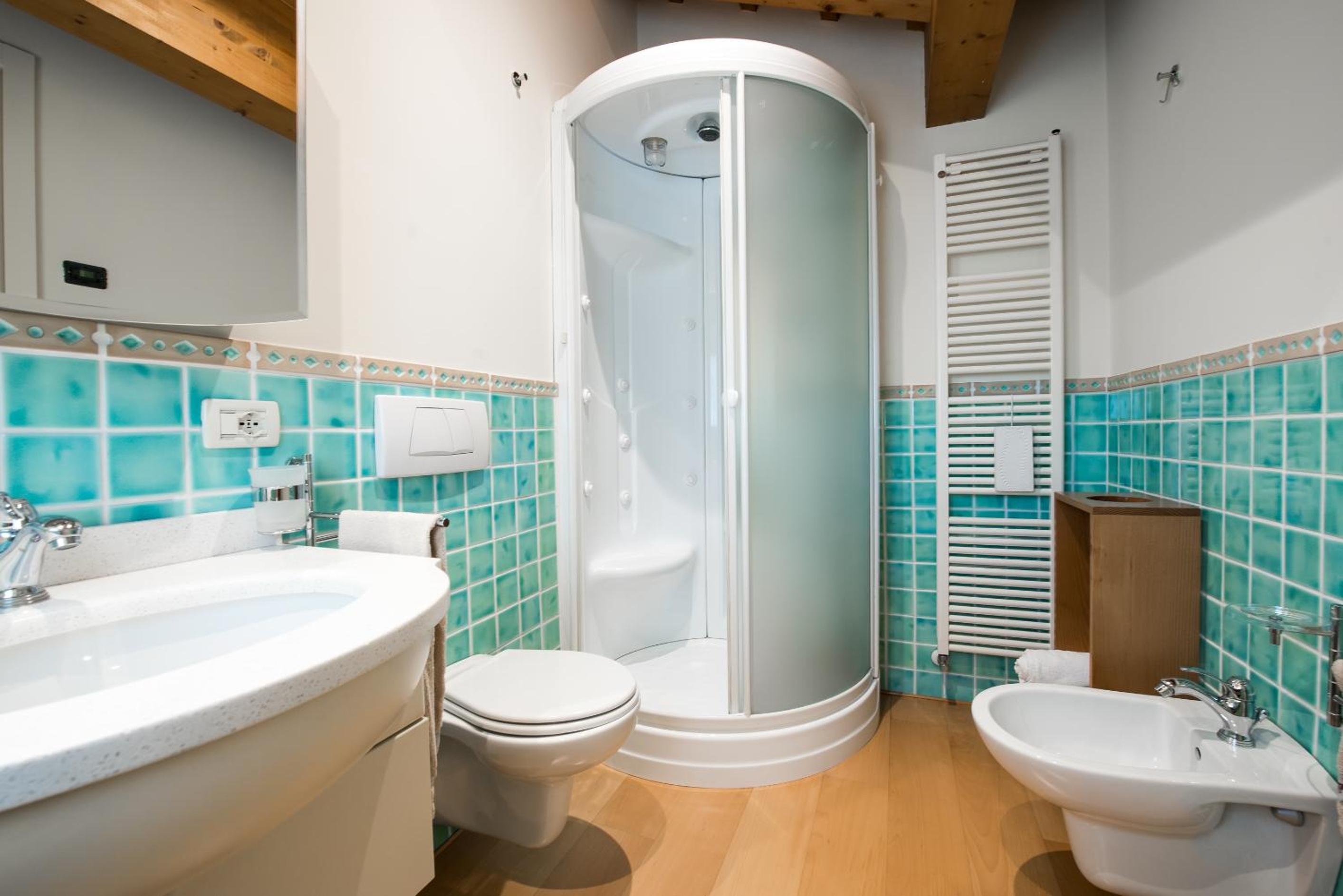 Rosa del Grappa en Rosà — bathroom