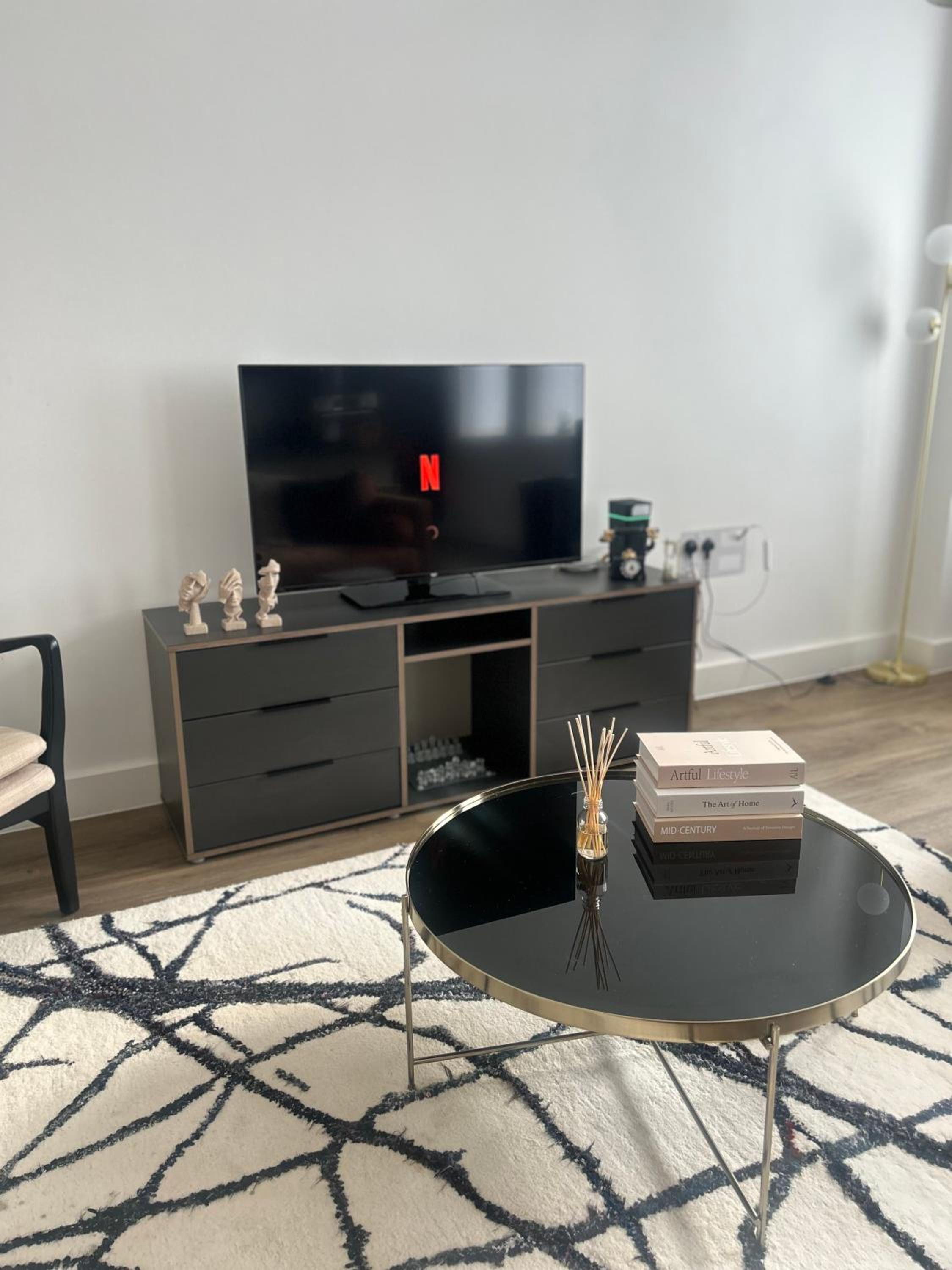 Stylish 2 Floor Penthouse Netflix & Wi-Fi