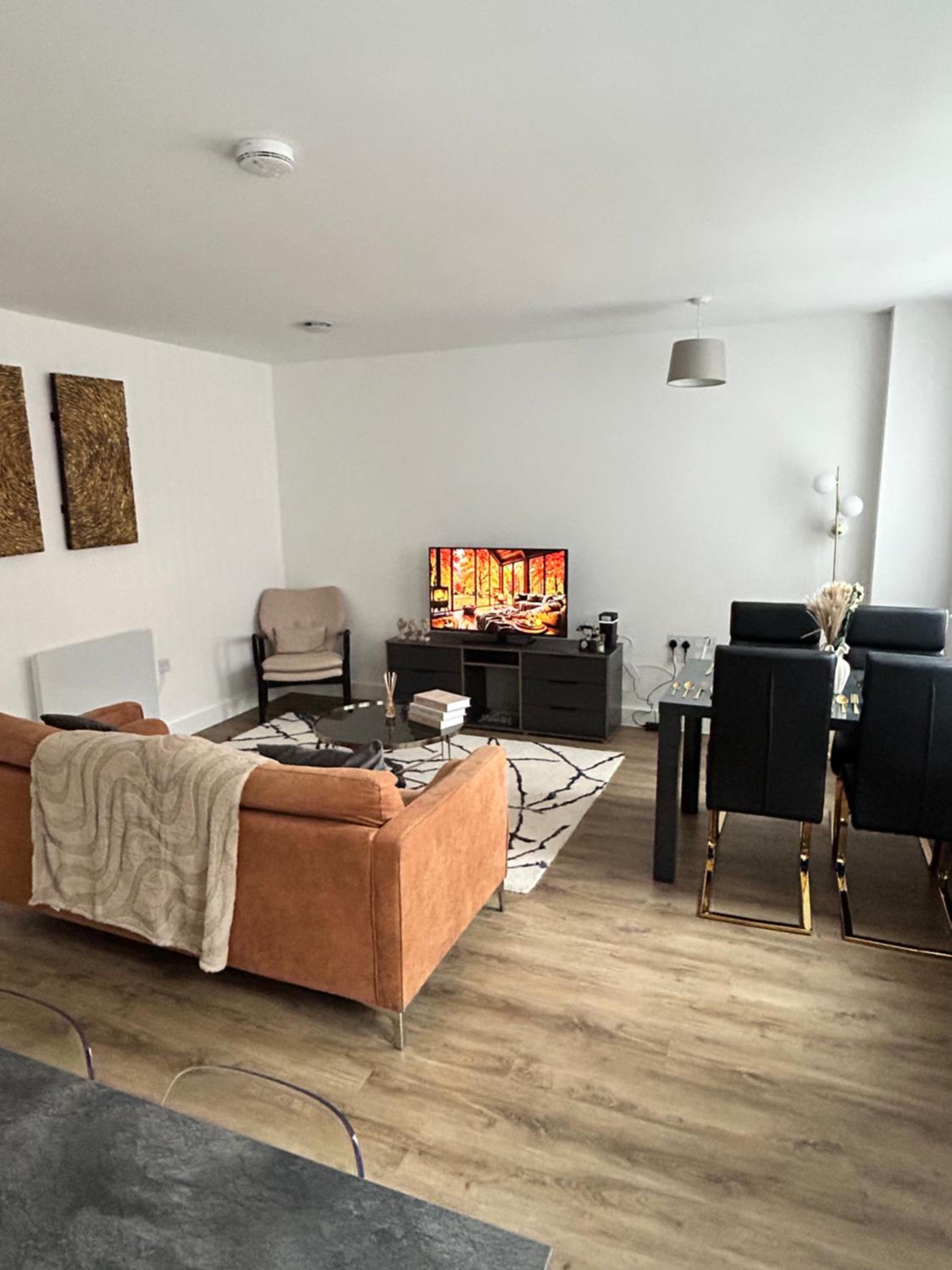 Stylish 2 Floor Penthouse Netflix & Wi-Fi
