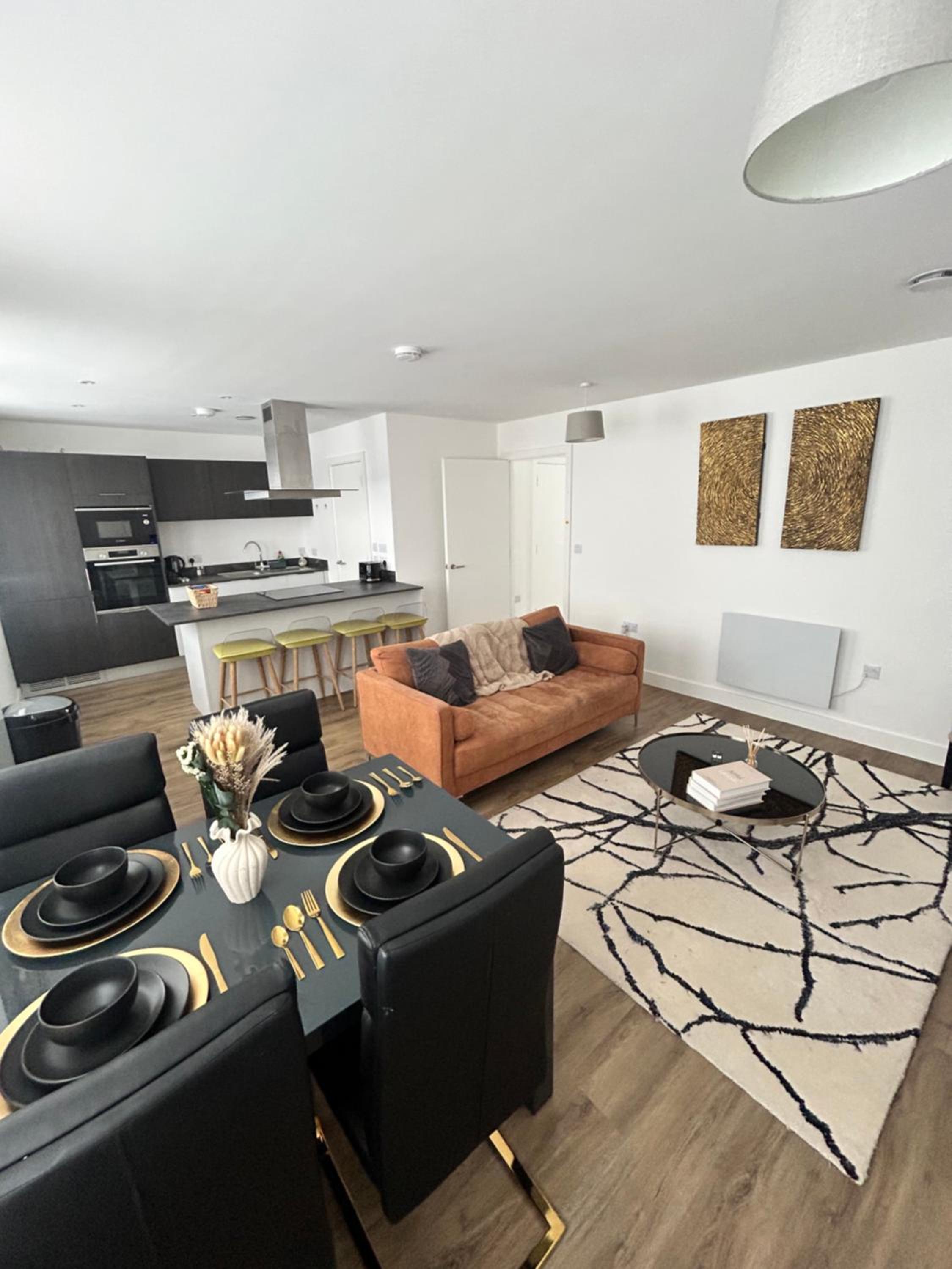 Stylish 2 Floor Penthouse Netflix & Wi-Fi