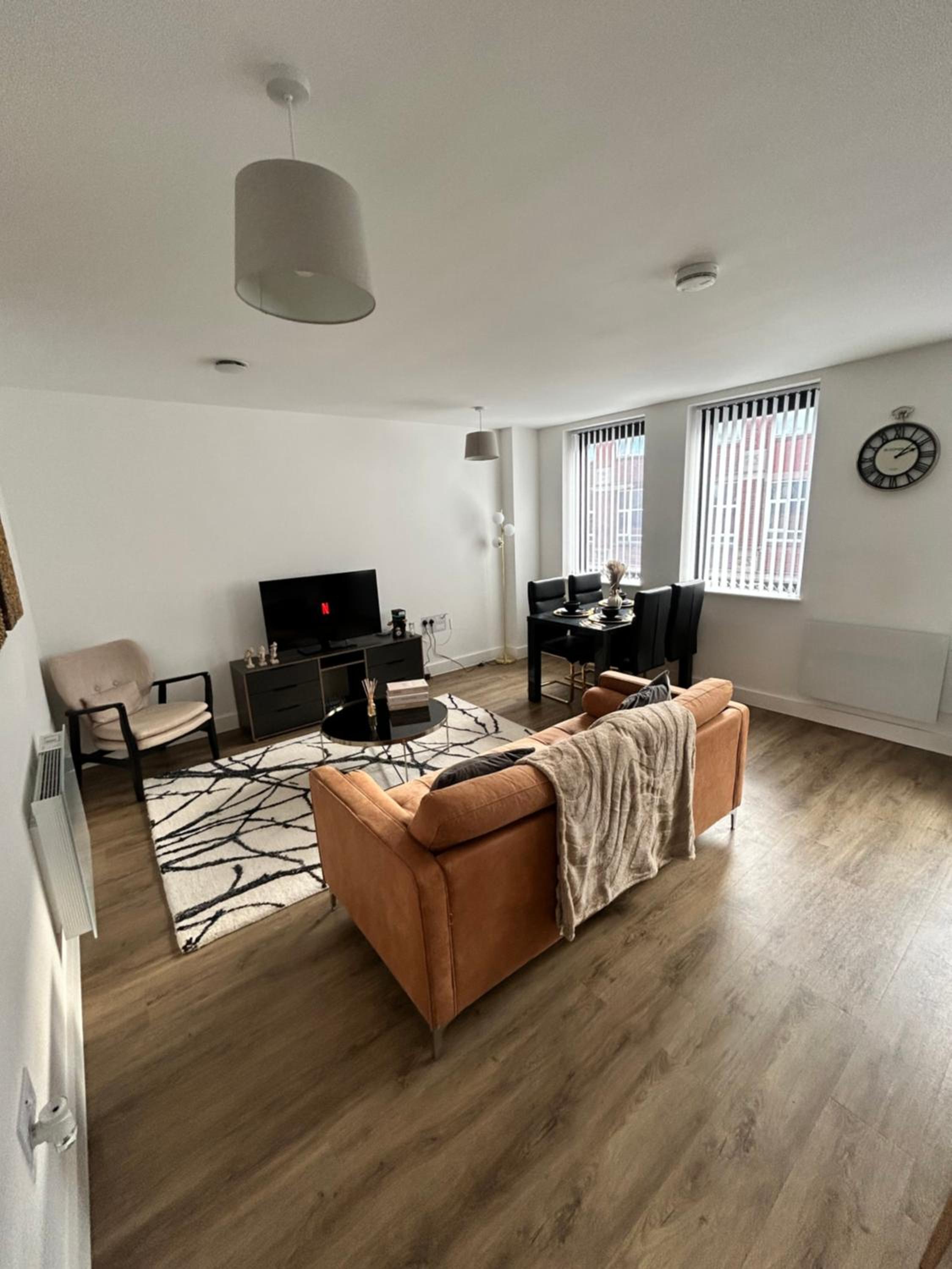 Stylish 2 Floor Penthouse Netflix & Wi-Fi