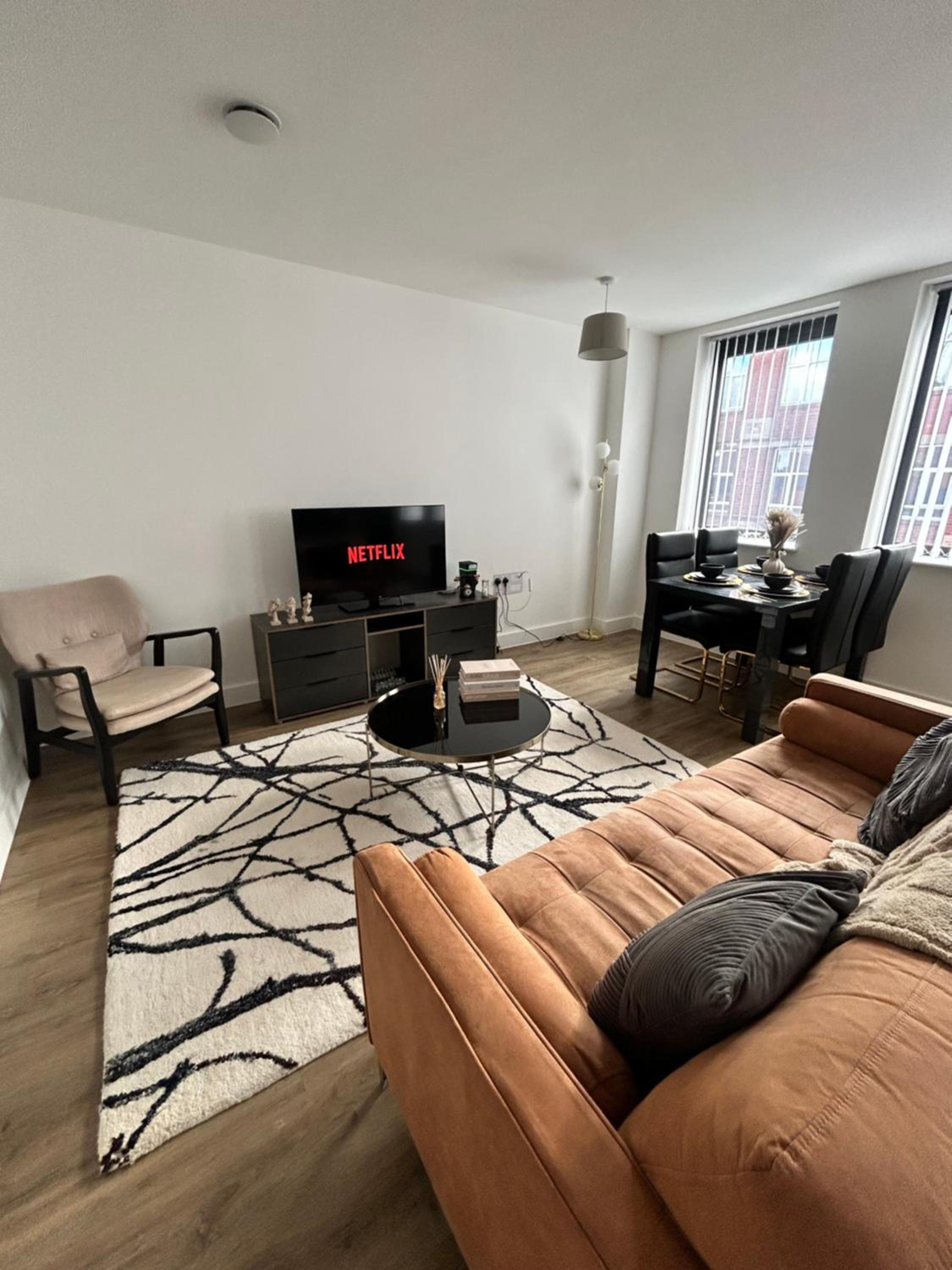 Stylish 2 Floor Penthouse Netflix & Wi-Fi