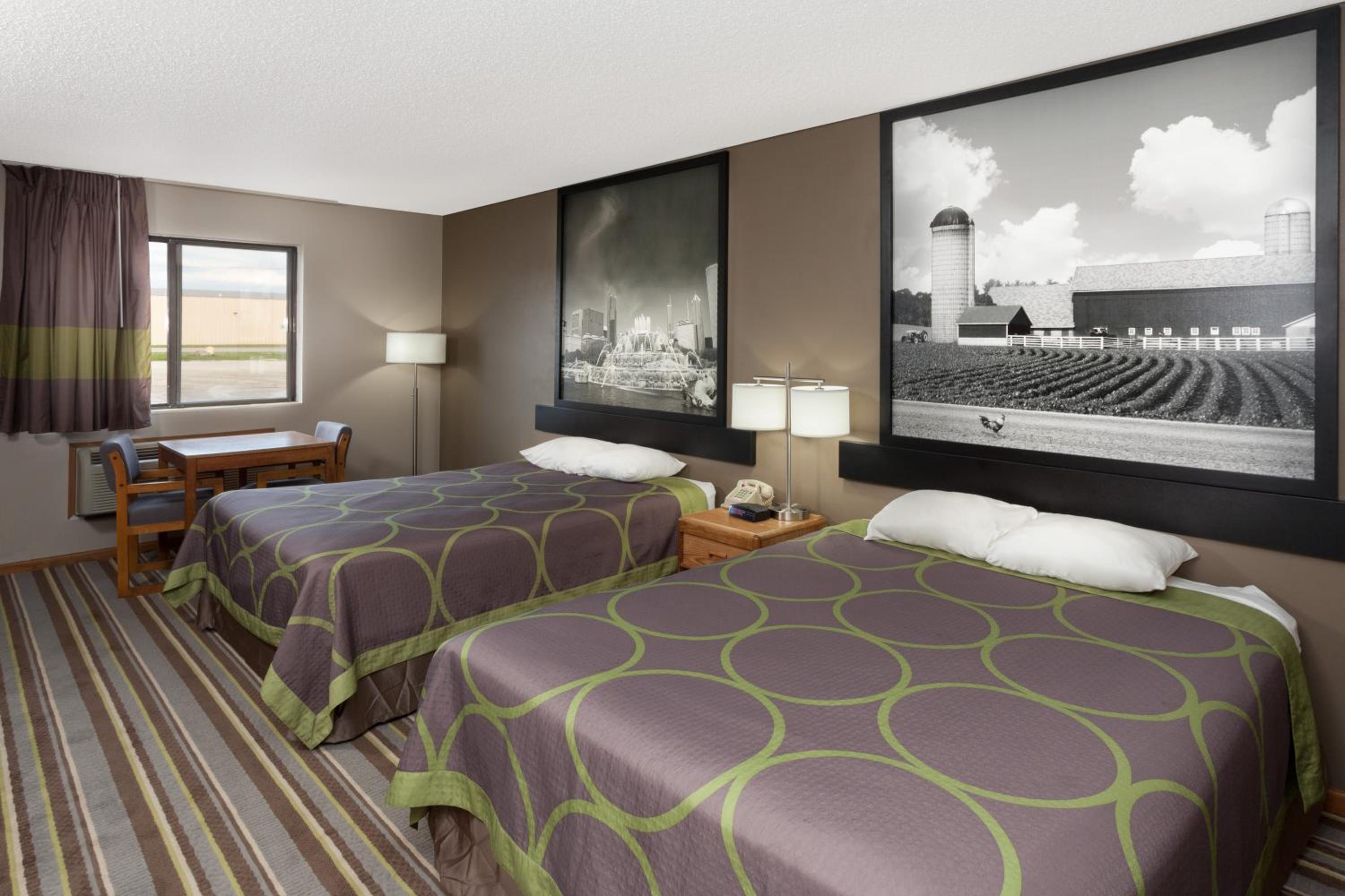 Super 8 by Wyndham Gilman - Property Image 6
