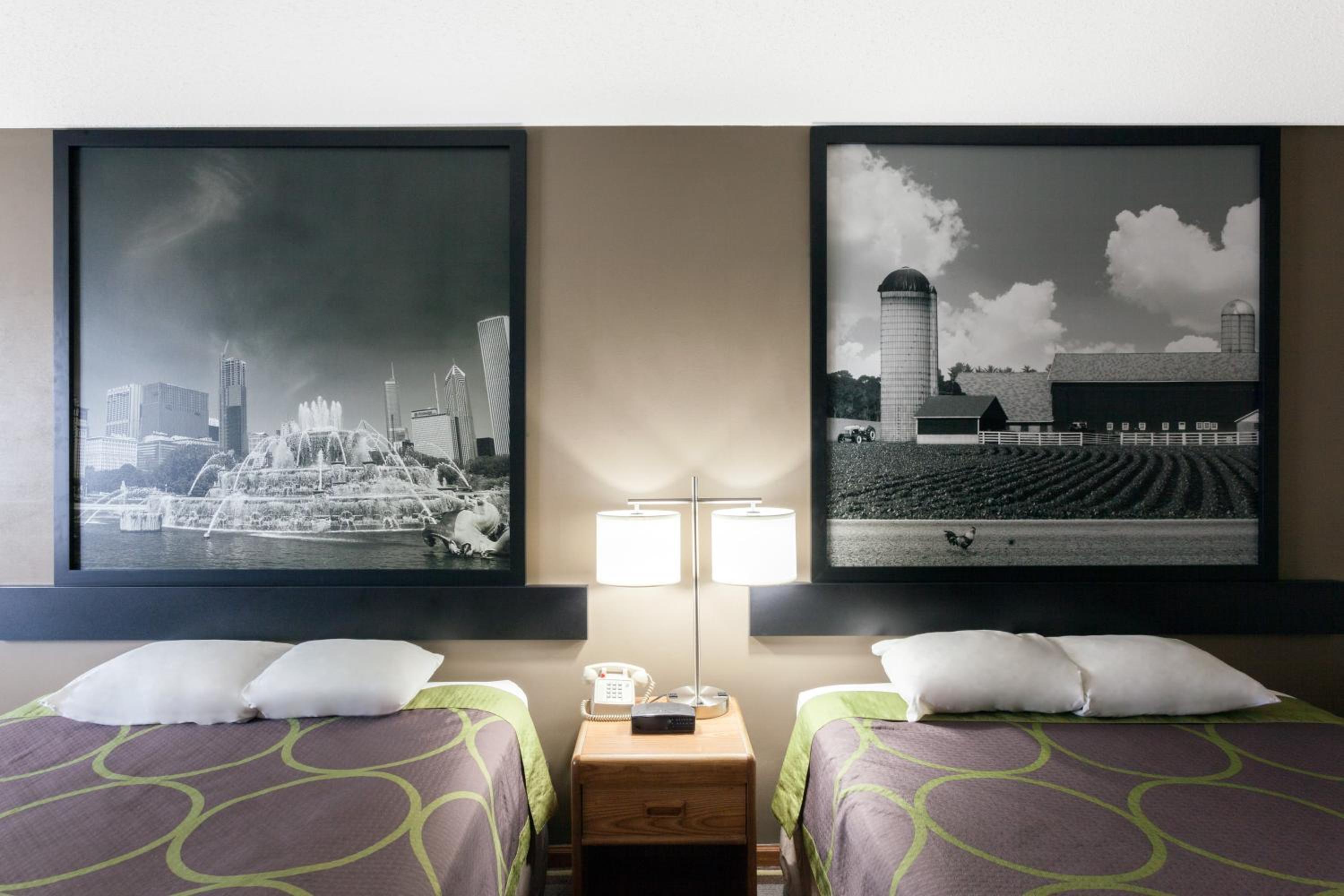 Super 8 by Wyndham Gilman - Property Image 15