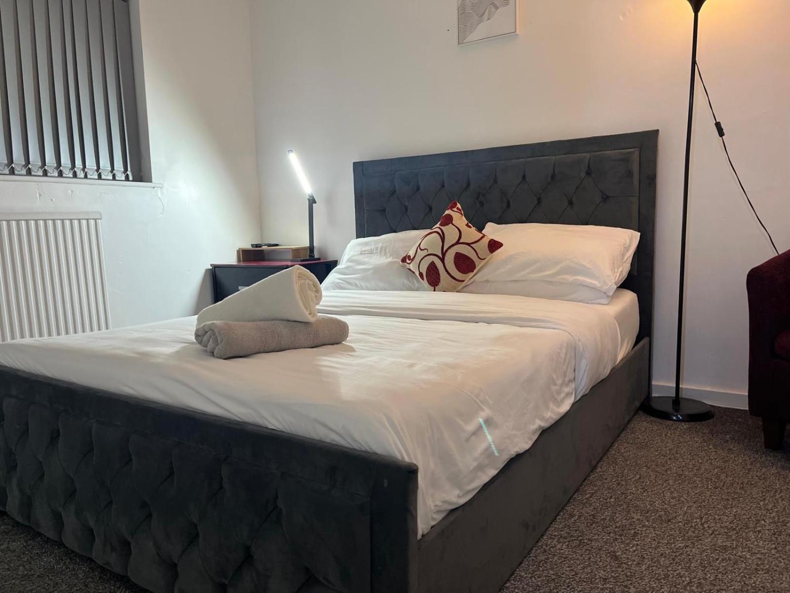 Near City Centre, Free Parking