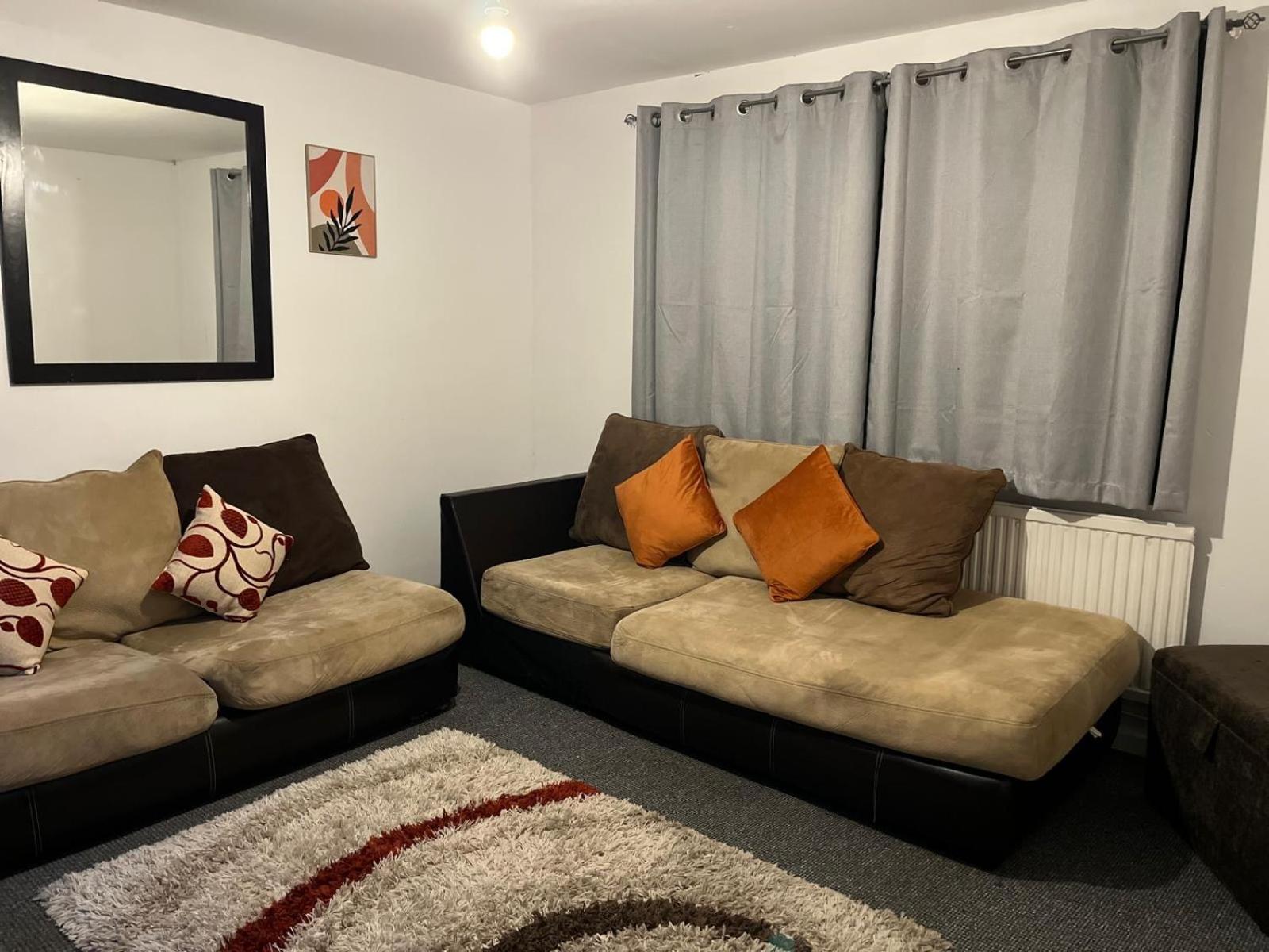 Near City Centre, Free Parking