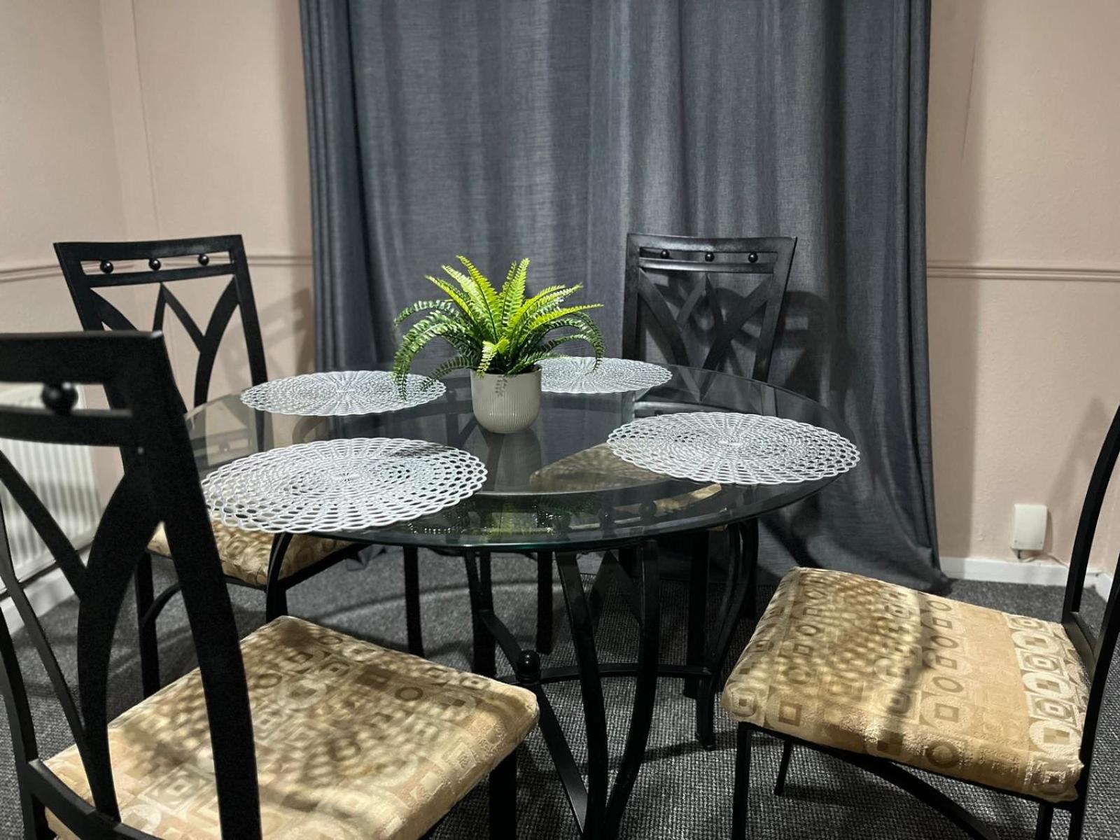 Near City Centre, Free Parking