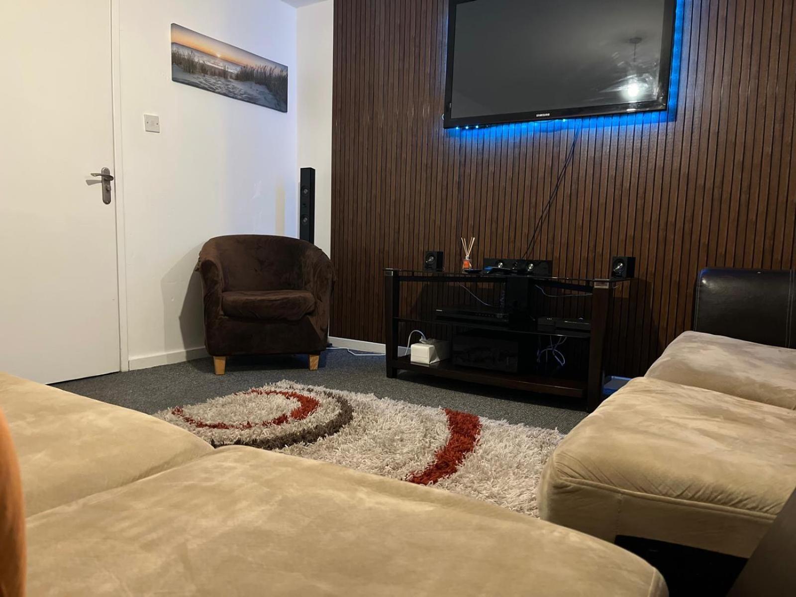 Near City Centre, Free Parking
