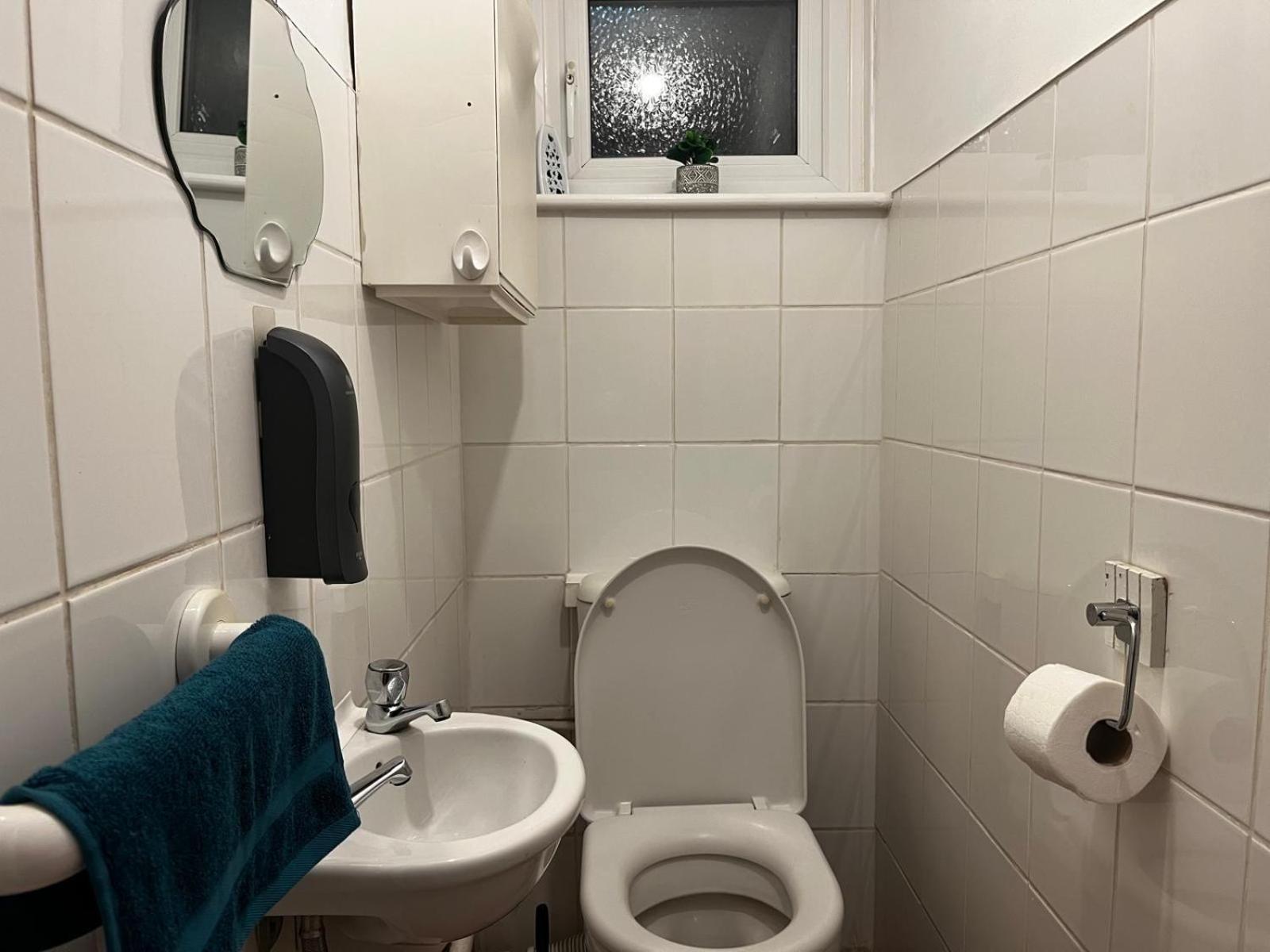 Near City Centre, Free Parking