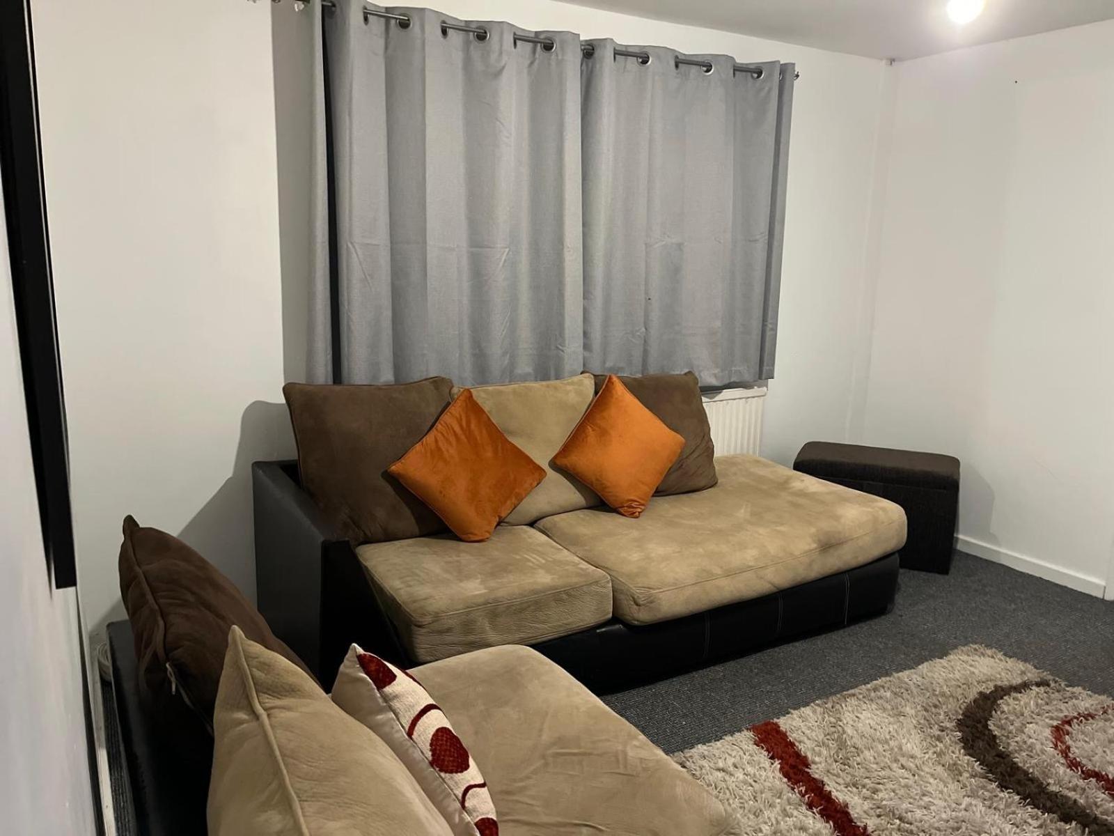 Near City Centre, Free Parking