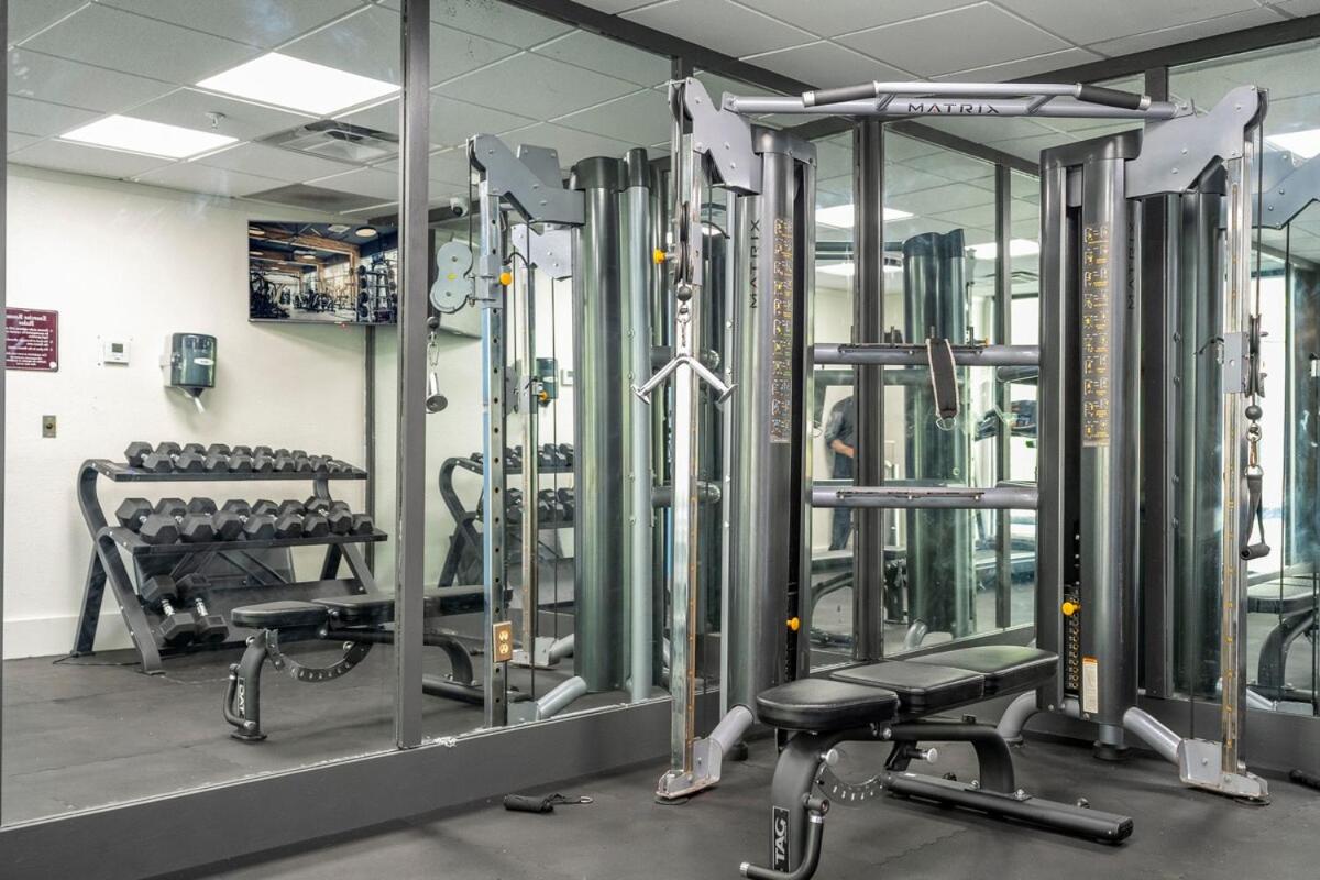 New Studio with Private Terrace and Volcano Bay view 5 min EPIC parking free