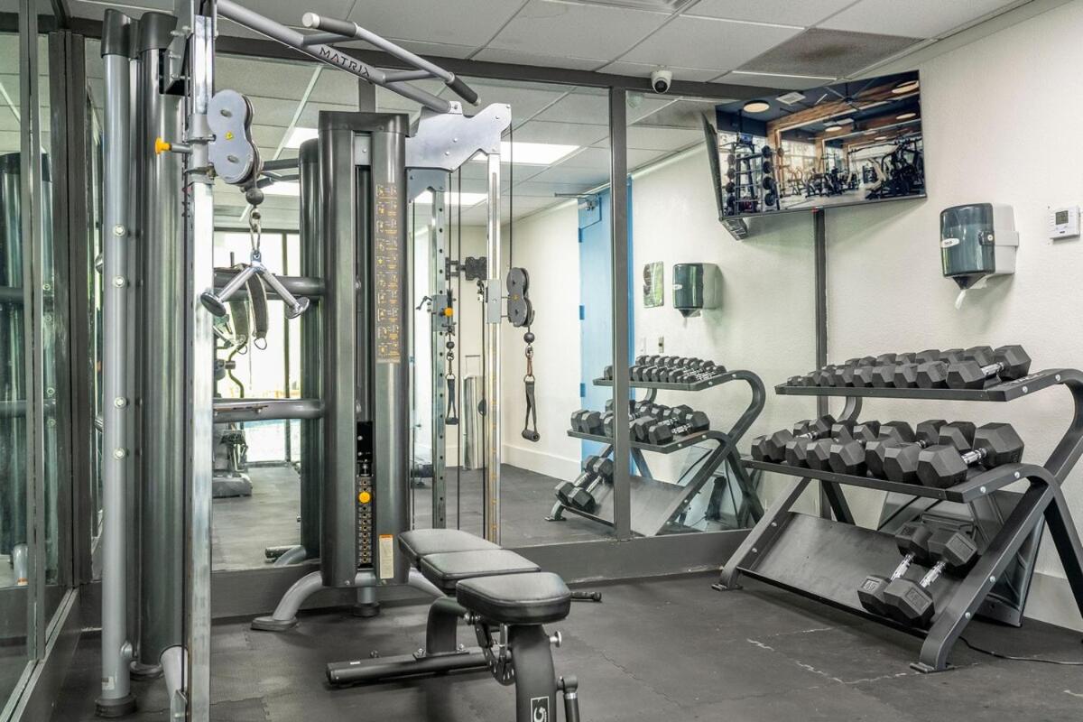 New Studio with Private Terrace and Volcano Bay view 5 min EPIC parking free