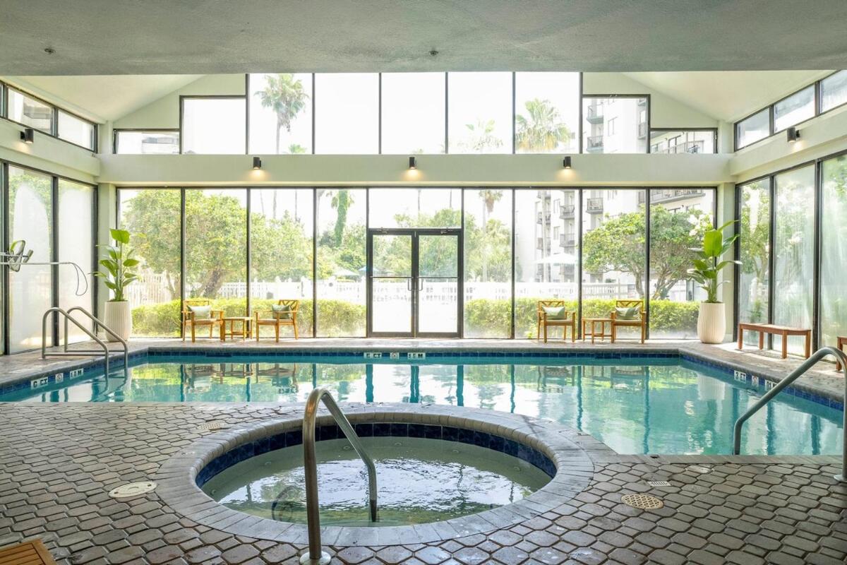 New Studio with Private Terrace and Volcano Bay view 5 min EPIC parking free