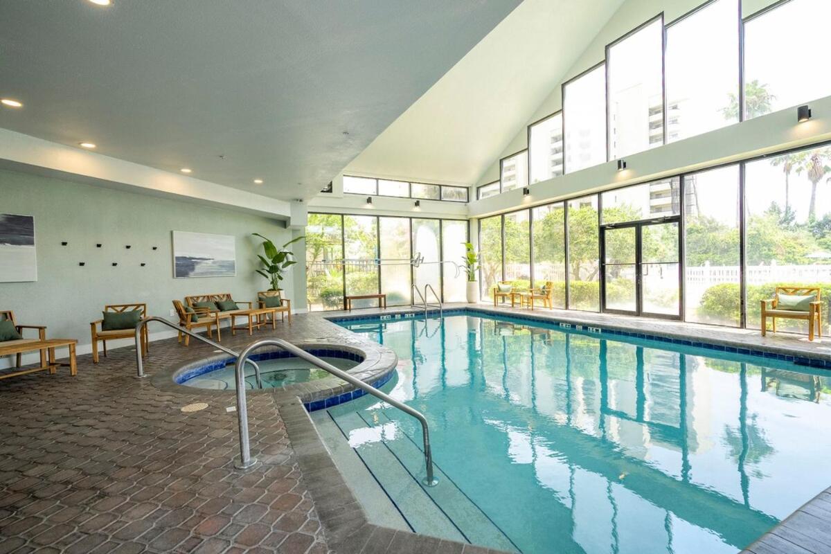 New Studio with Private Terrace and Volcano Bay view 5 min EPIC parking free