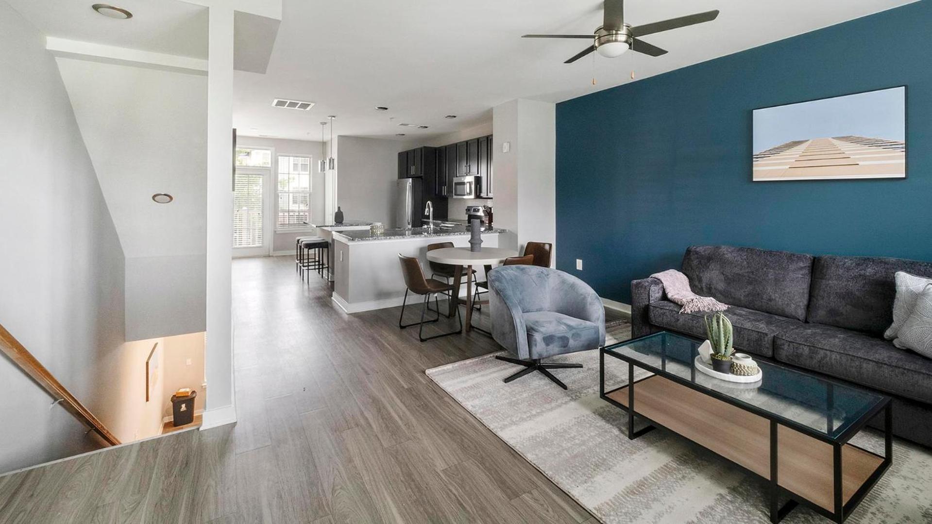 Landing Incredible 1BD Pool Gym