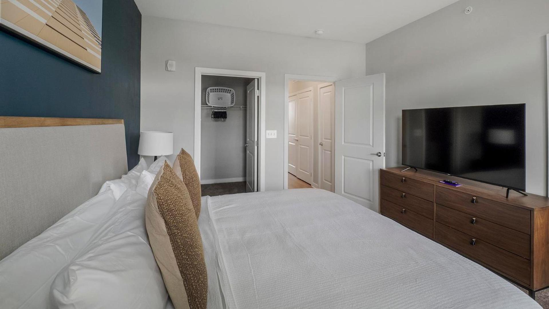 Landing Incredible 1BD Pool Gym