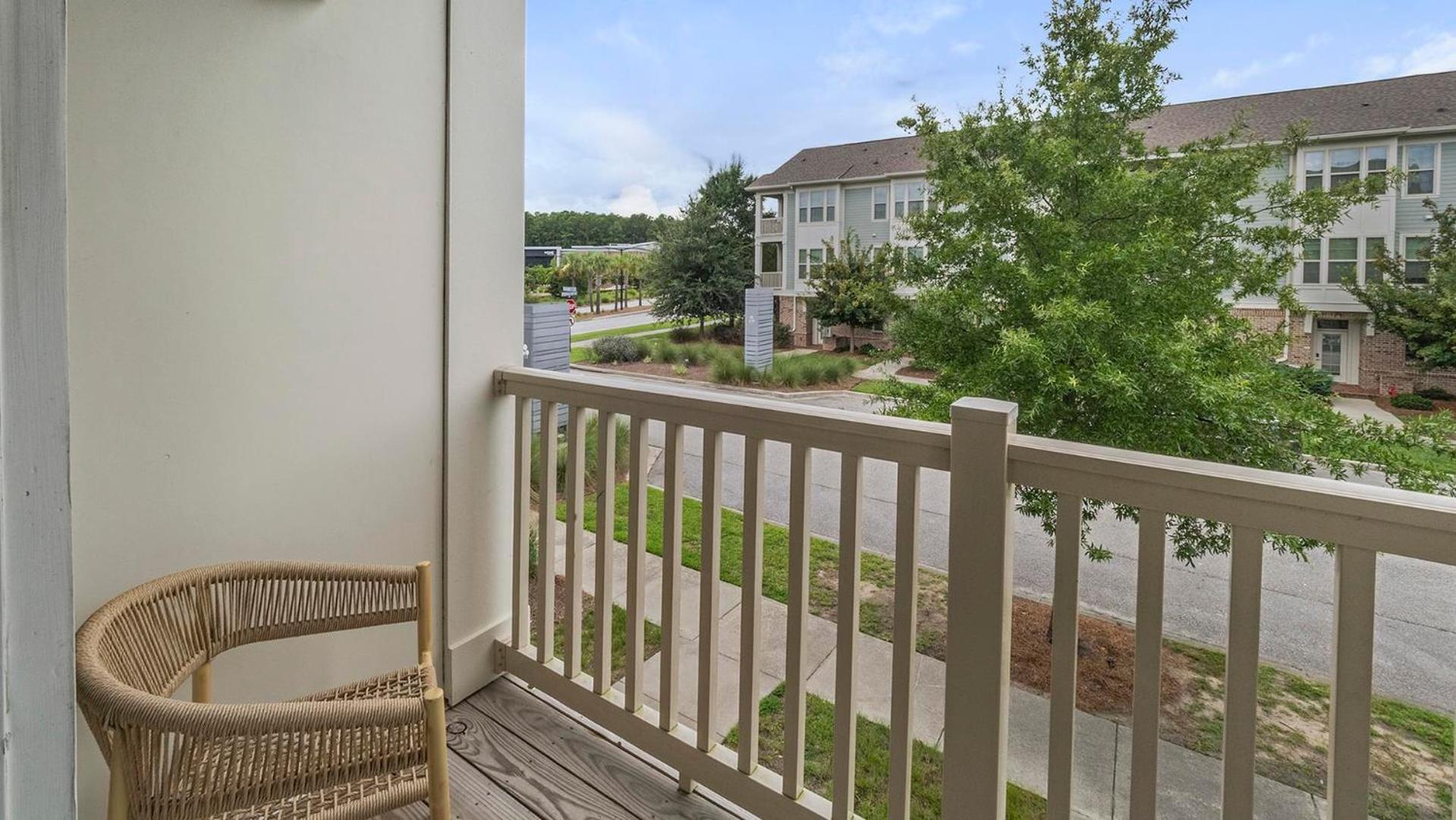 Landing Incredible 1BD Pool Gym