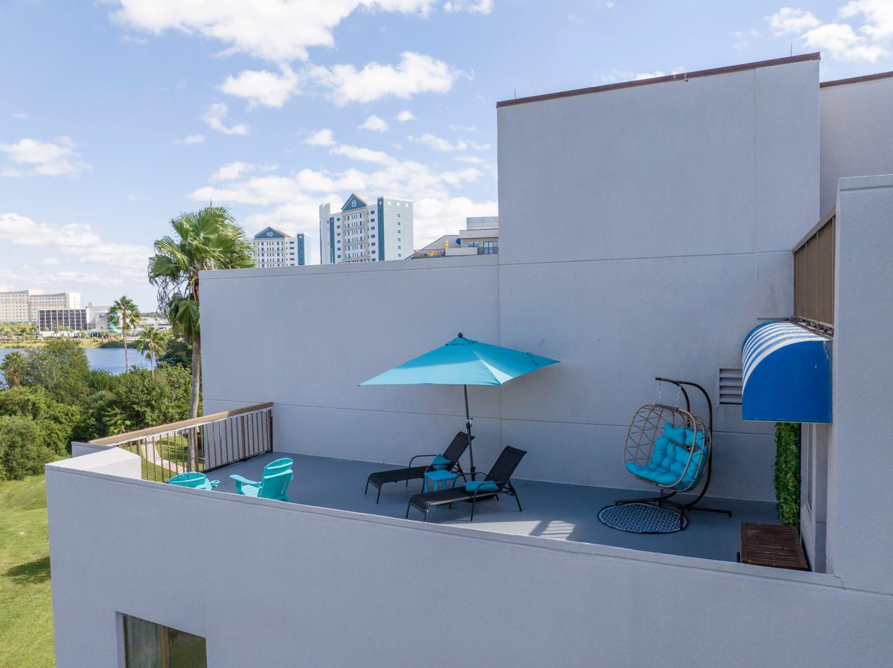 New Studio with Private Terrace and Volcano Bay view 5 min EPIC parking free