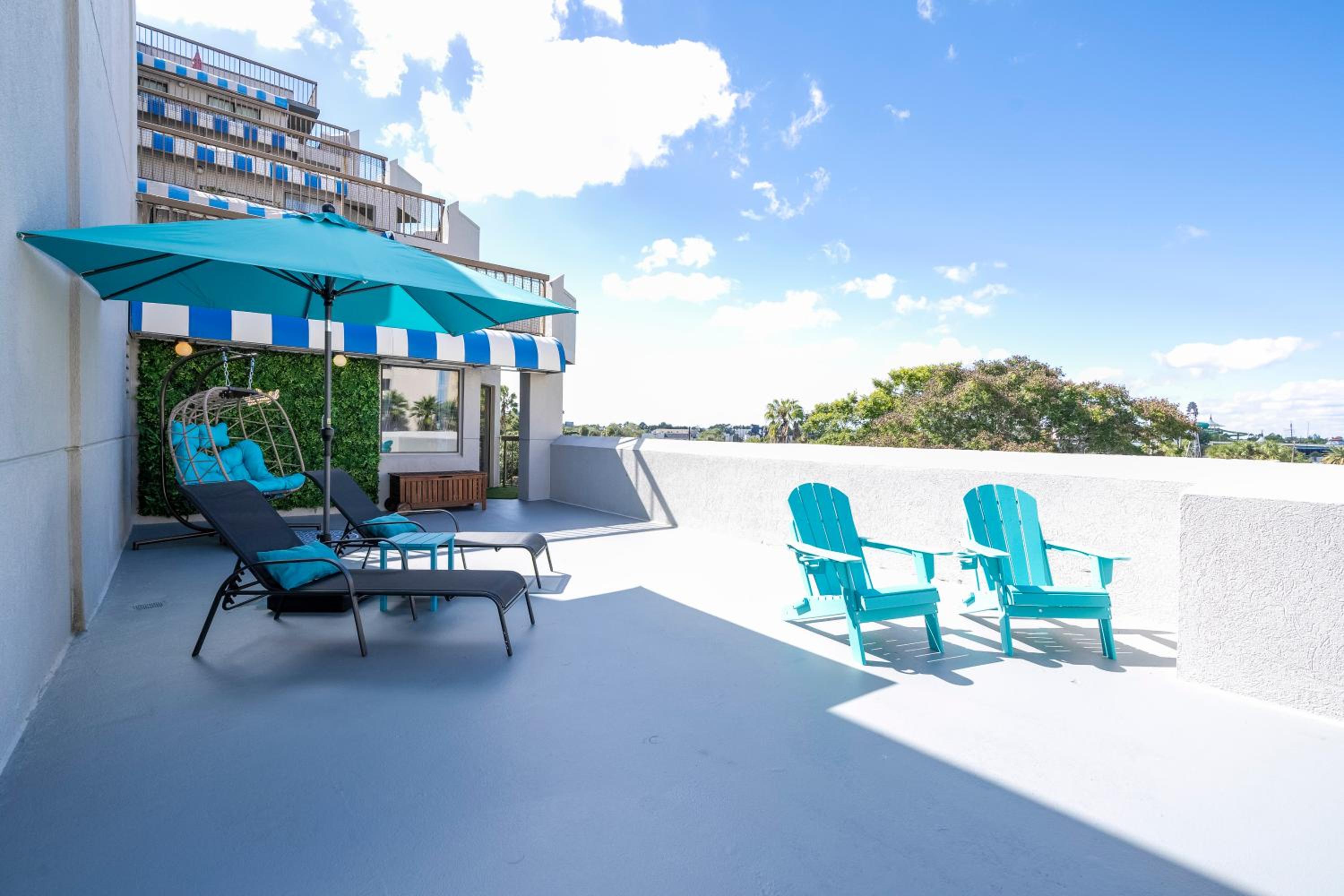 New Studio with Private Terrace and Volcano Bay view 5 min EPIC parking free