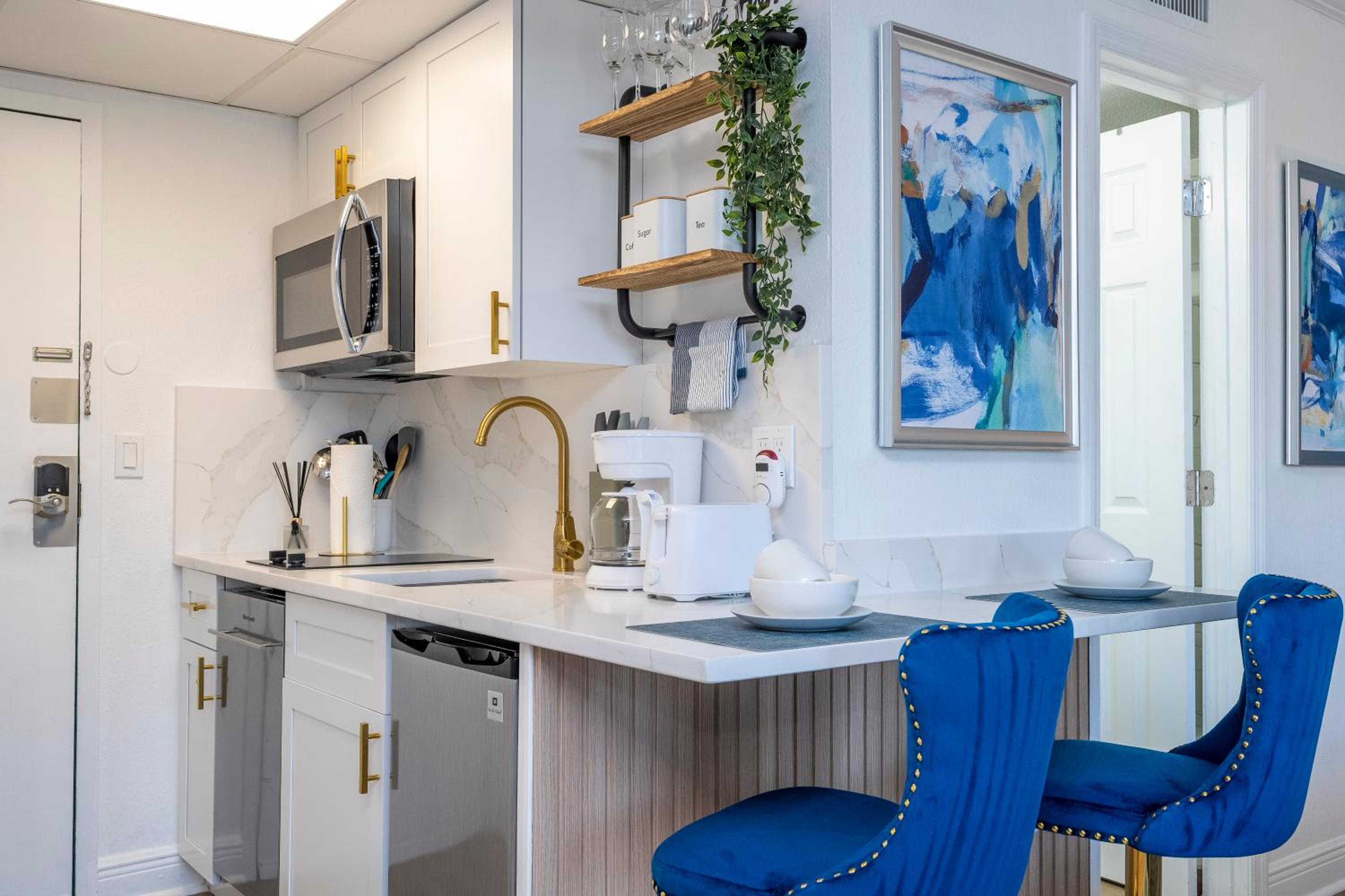 New Studio with Private Terrace and Volcano Bay view 5 min EPIC parking free
