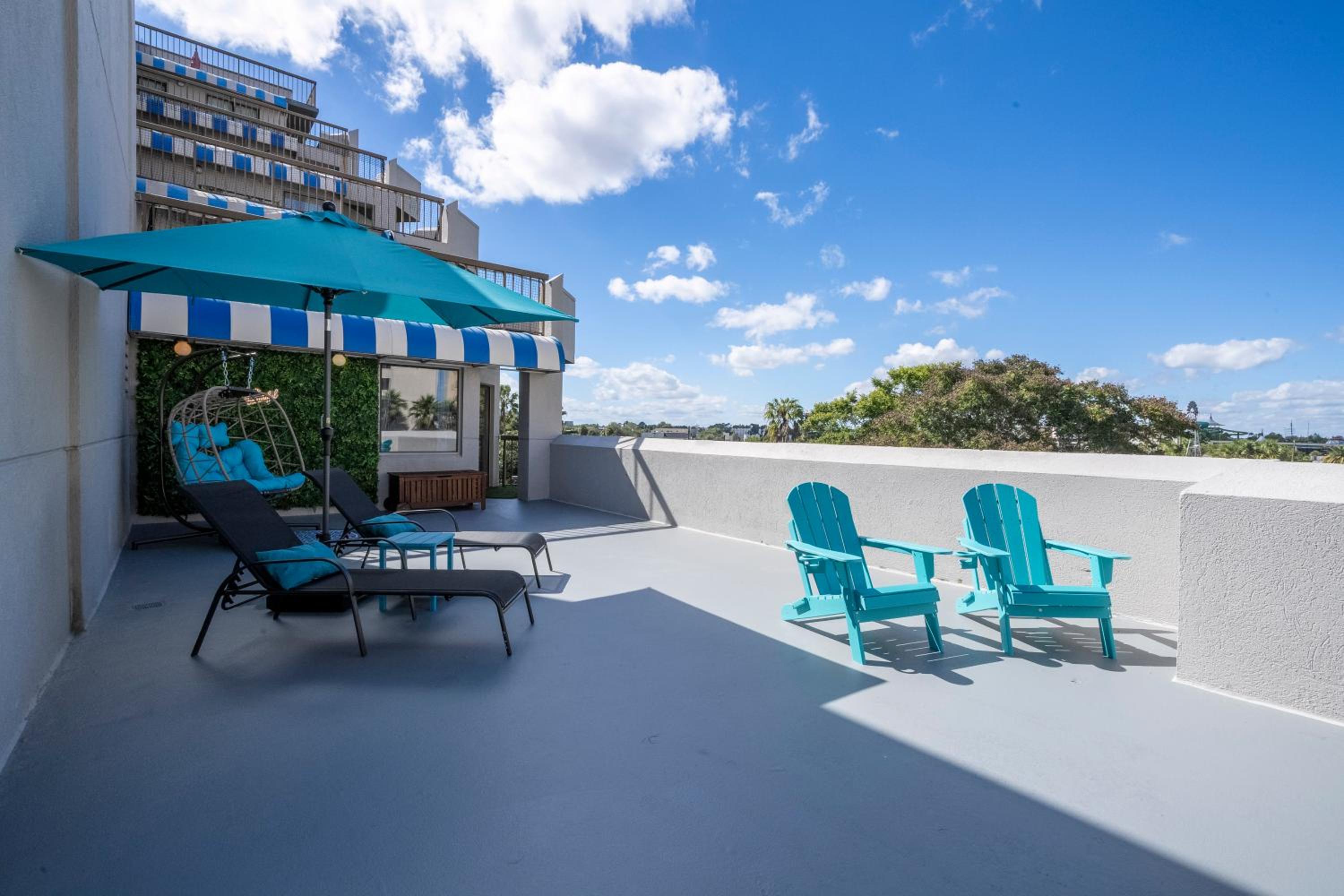 New Studio with Private Terrace and Volcano Bay view 5 min EPIC parking free