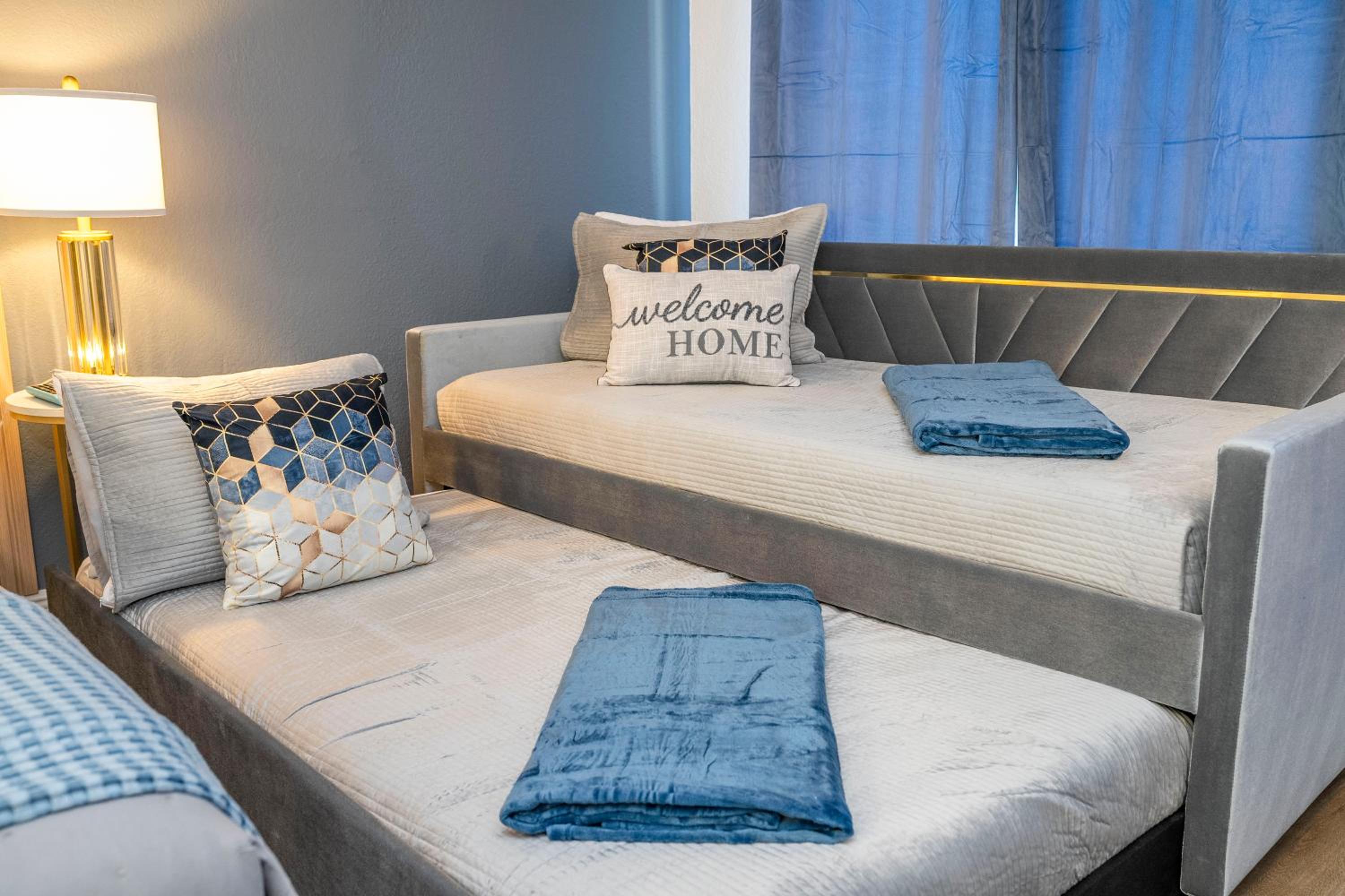 New Studio with Private Terrace and Volcano Bay view 5 min EPIC parking free