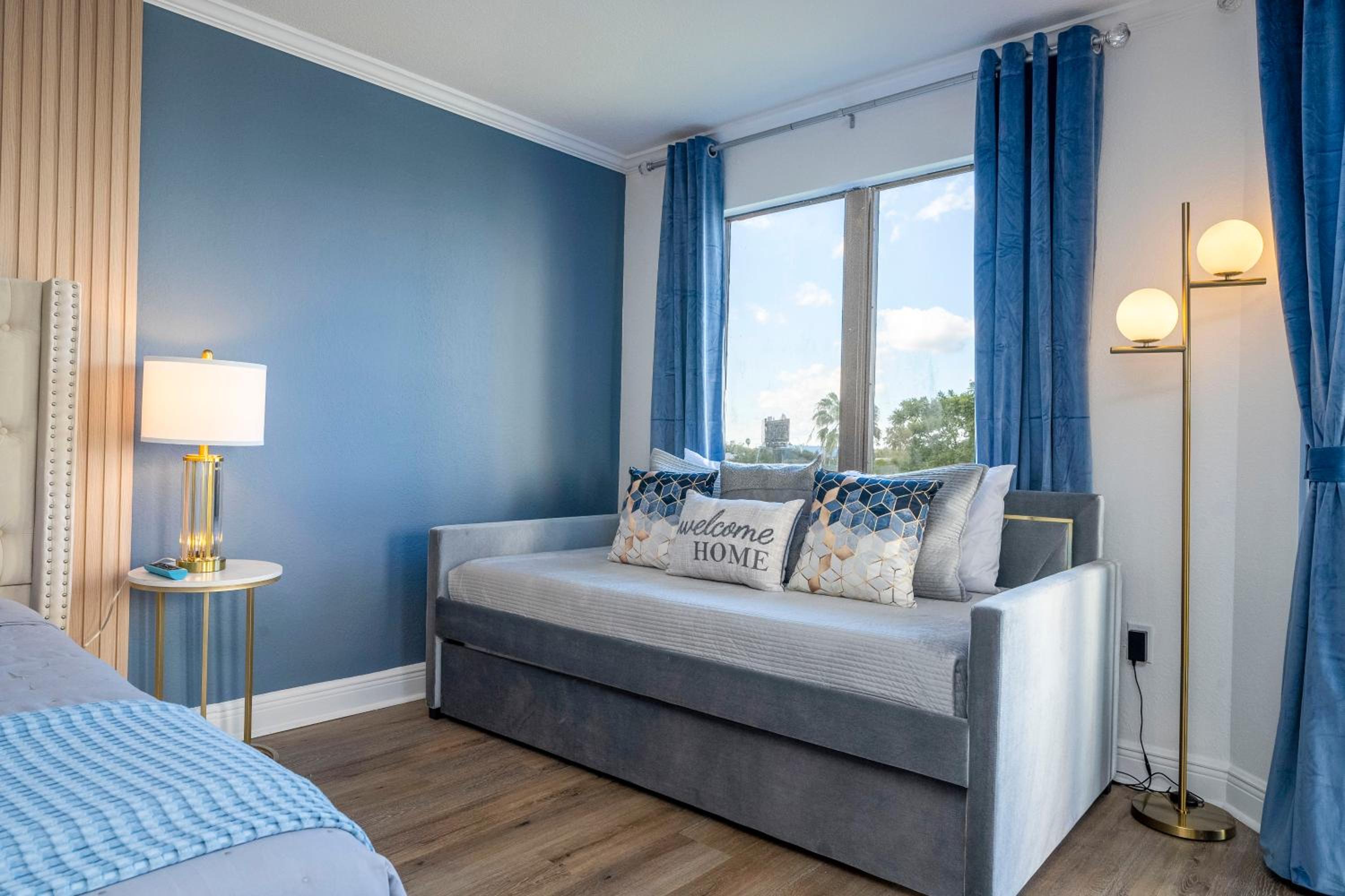 New Studio with Private Terrace and Volcano Bay view 5 min EPIC parking free