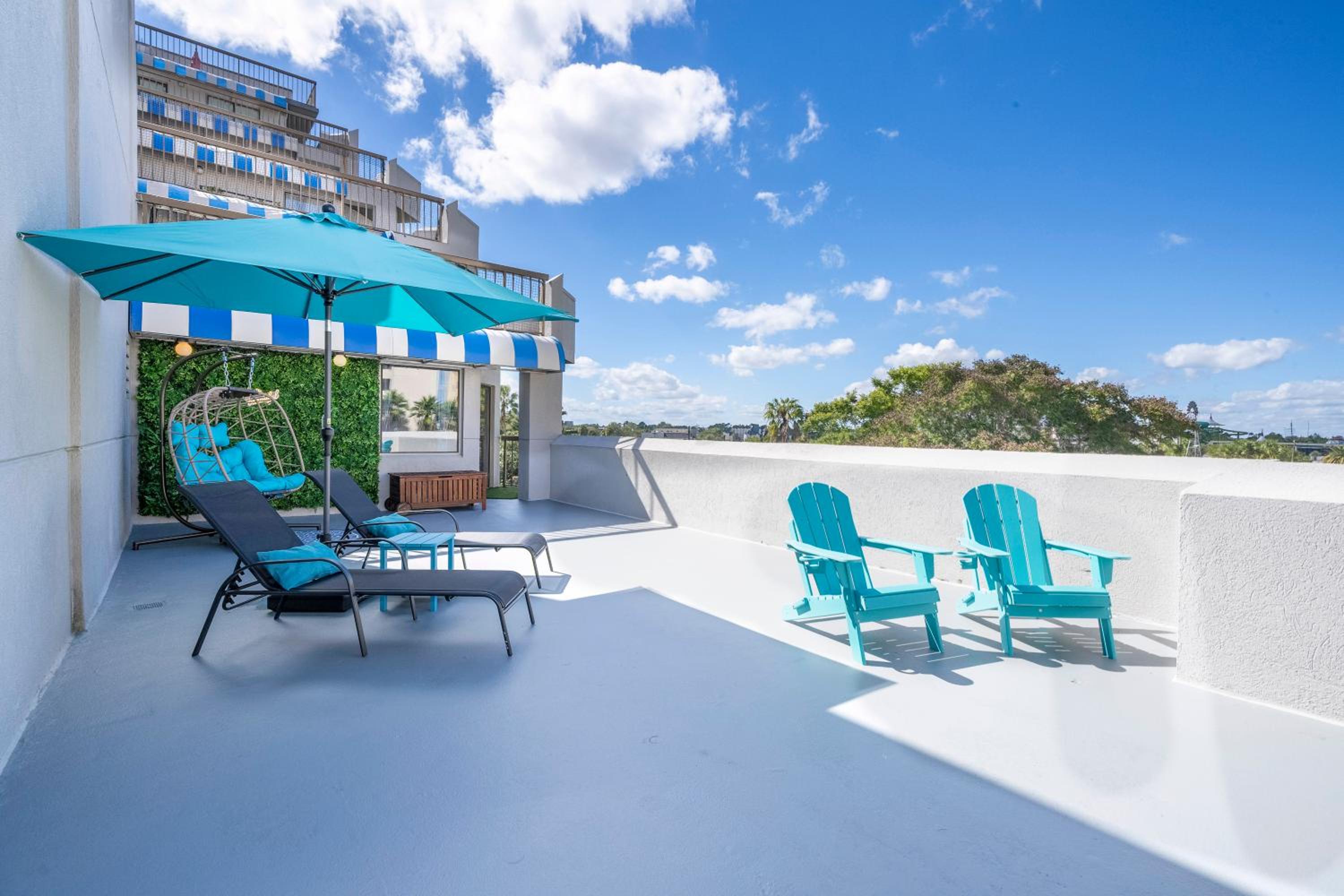 New Studio with Private Terrace and Volcano Bay view 5 min EPIC parking free