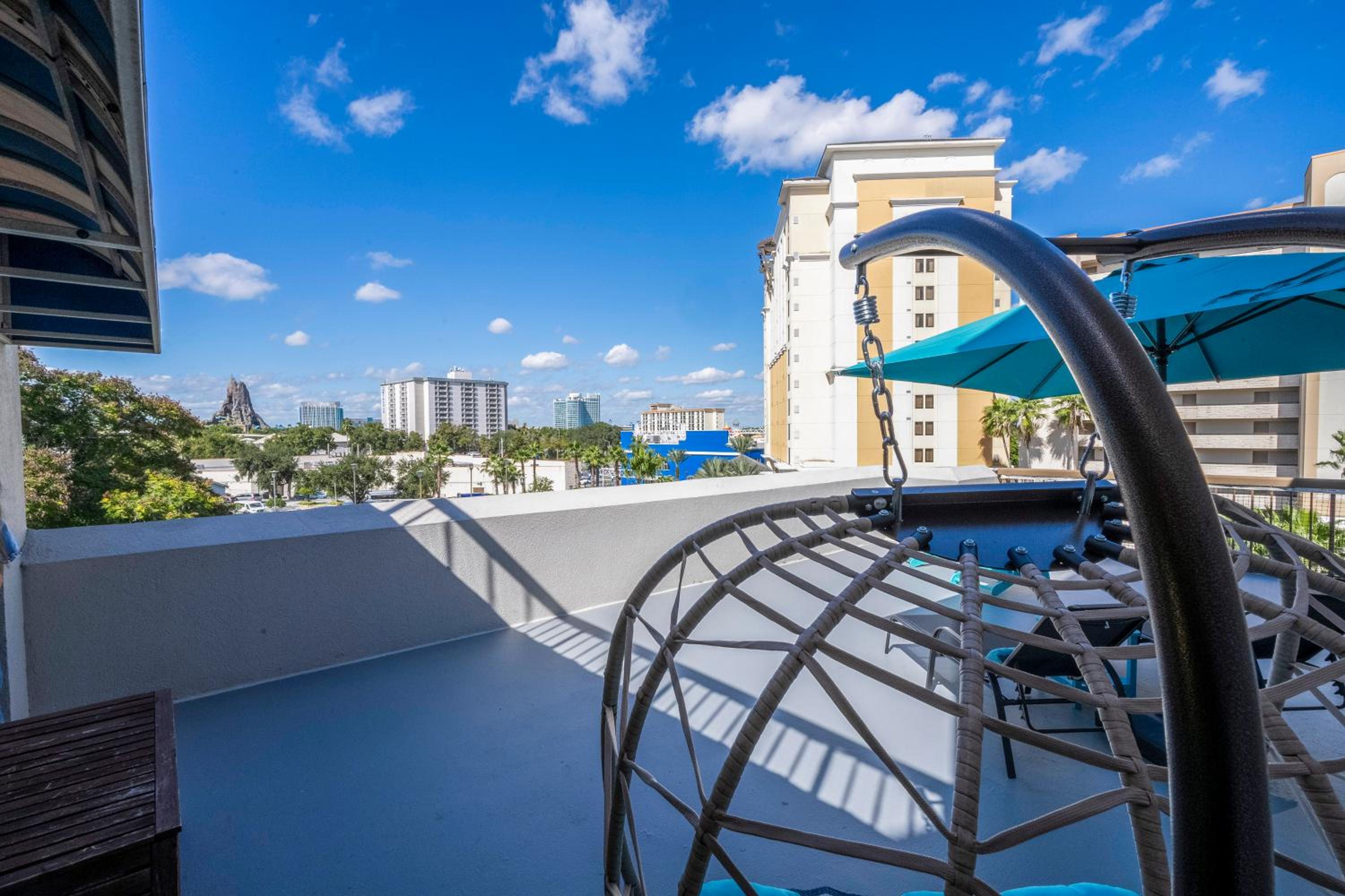 New Studio with Private Terrace and Volcano Bay view 5 min EPIC parking free
