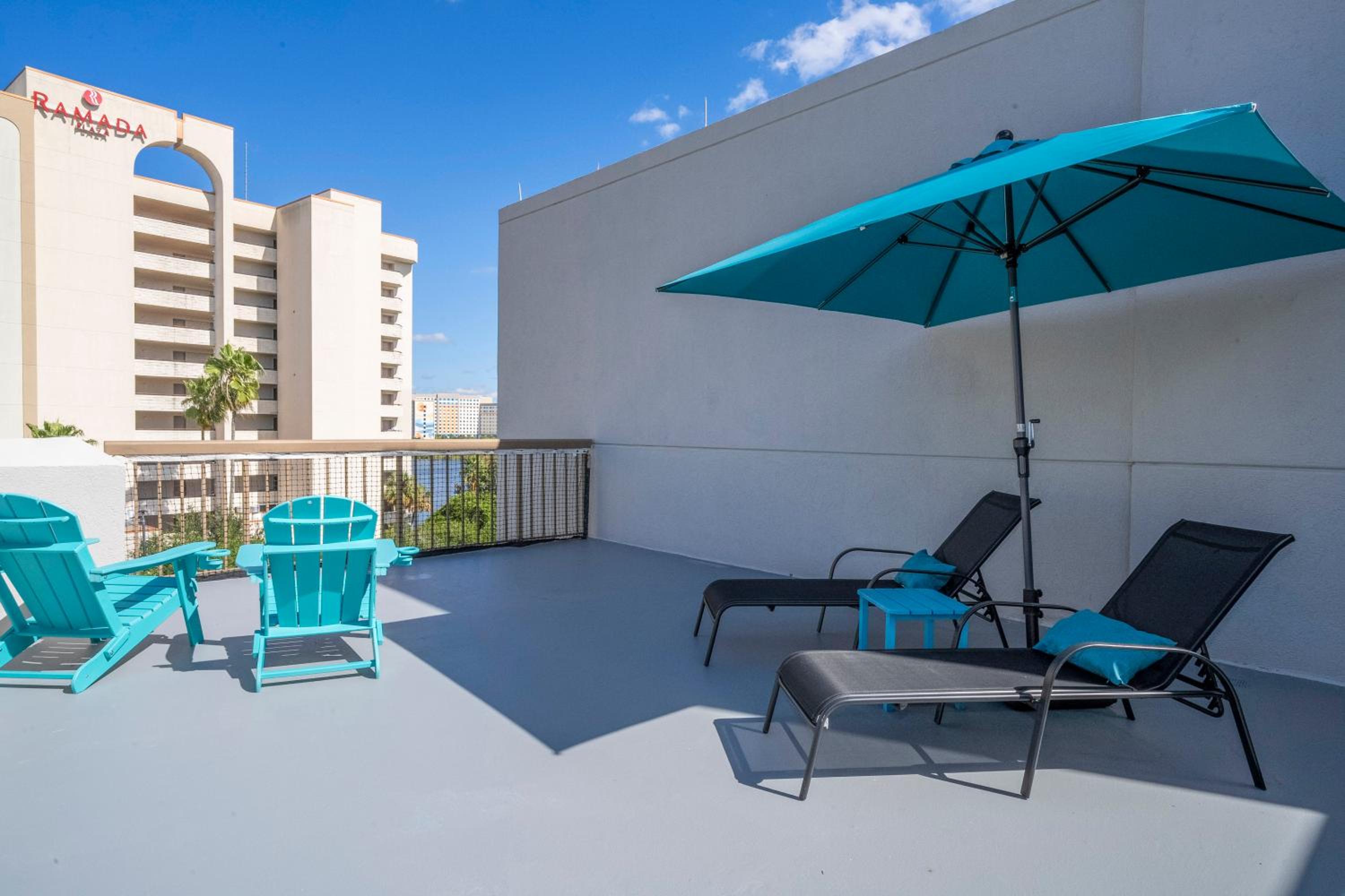 New Studio with Private Terrace and Volcano Bay view 5 min EPIC parking free