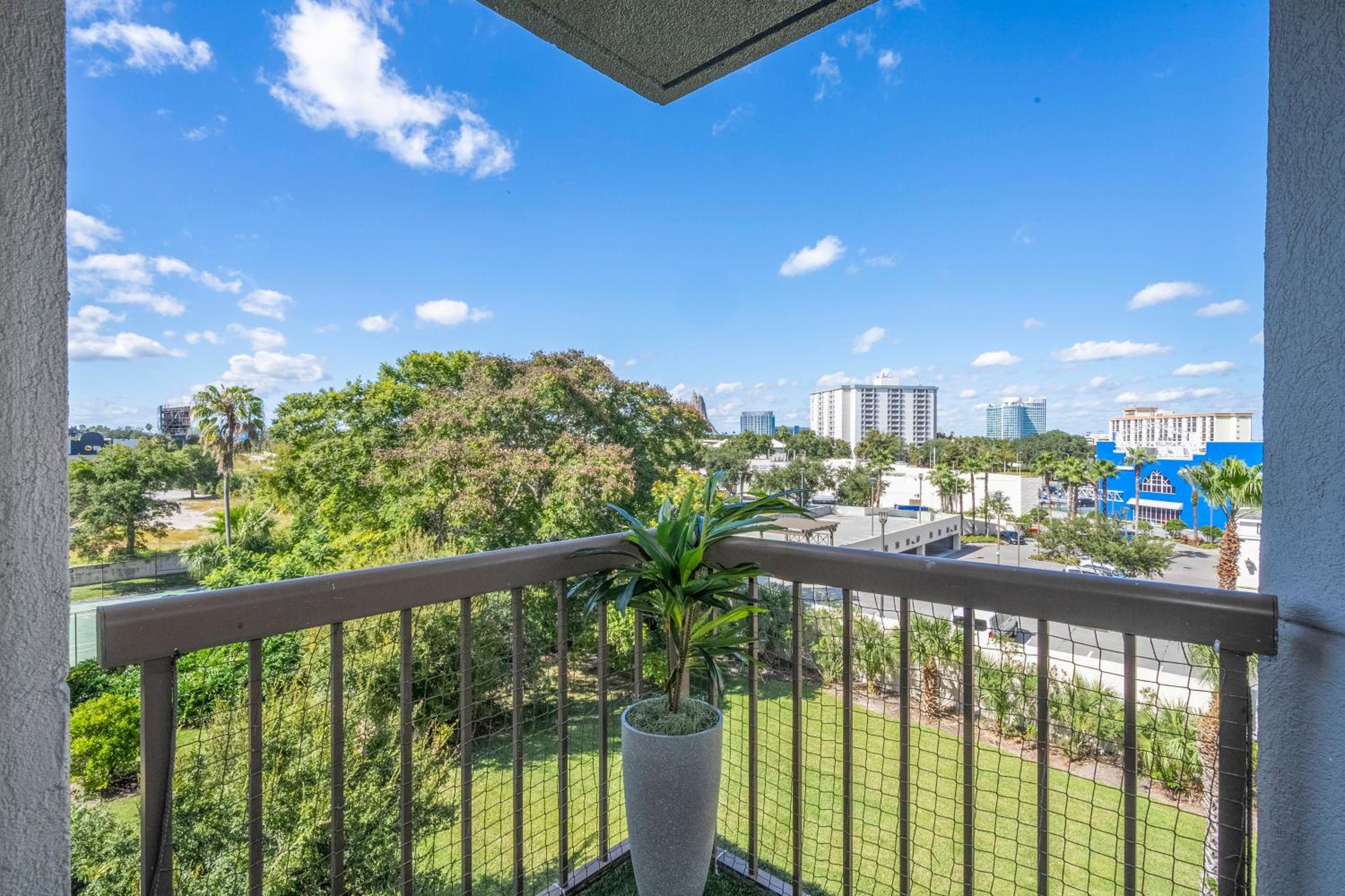 New Studio with Private Terrace and Volcano Bay view 5 min EPIC parking free