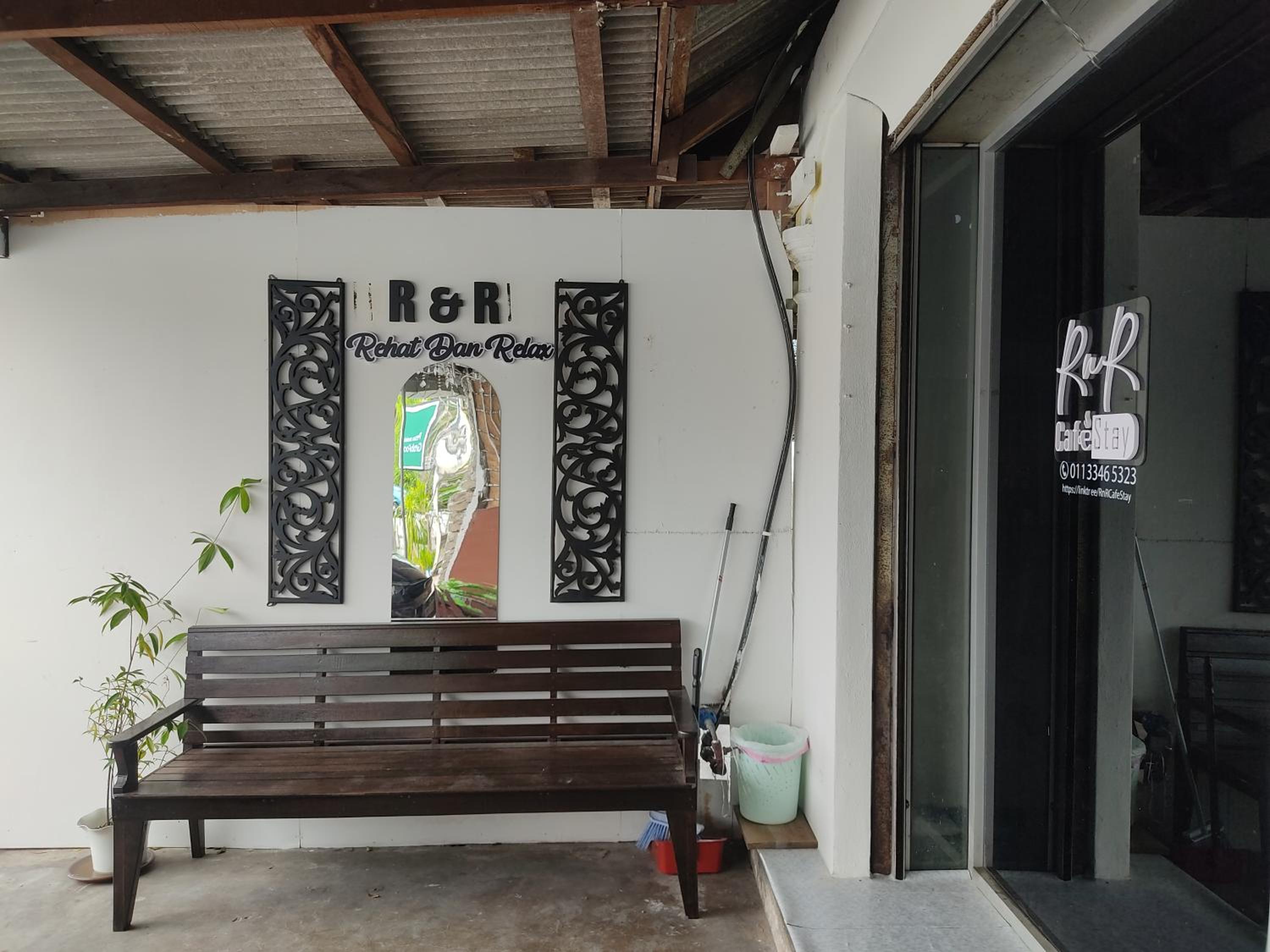 Homestay RnR CafeStay