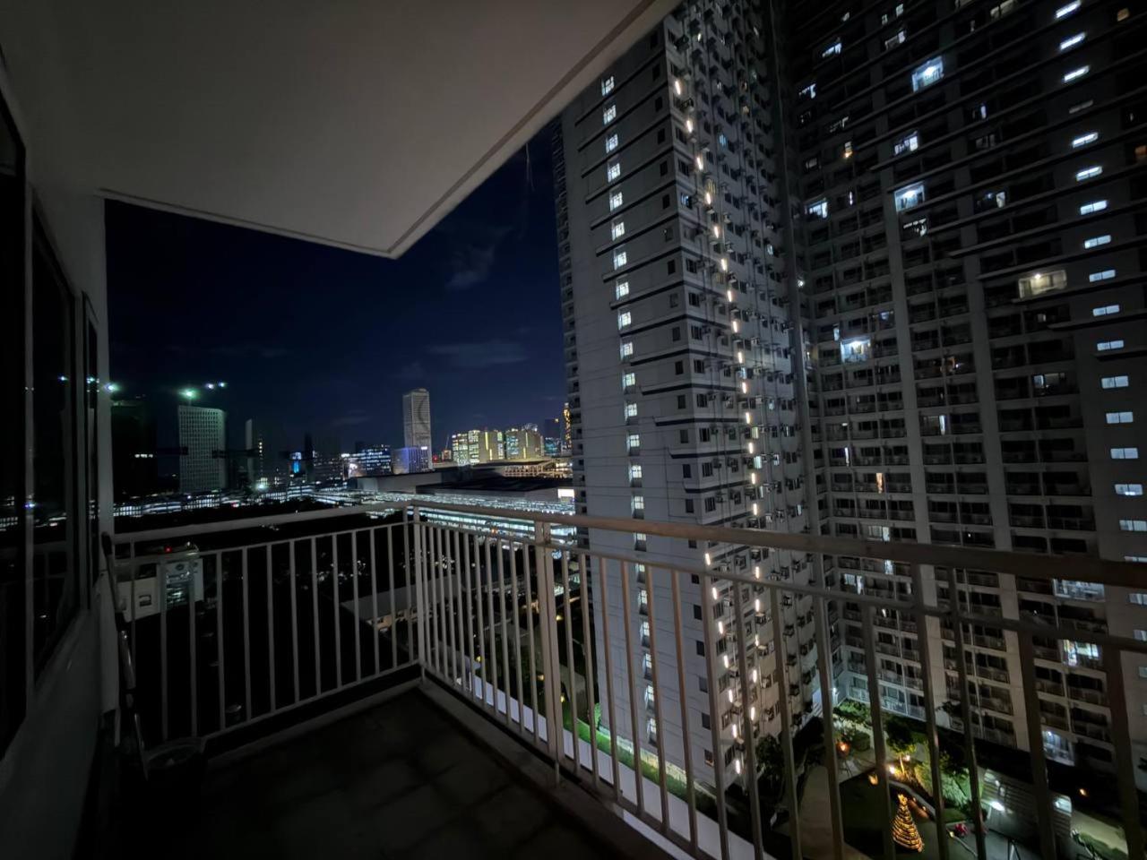 Staycation big room sm north grass residences 2 bed