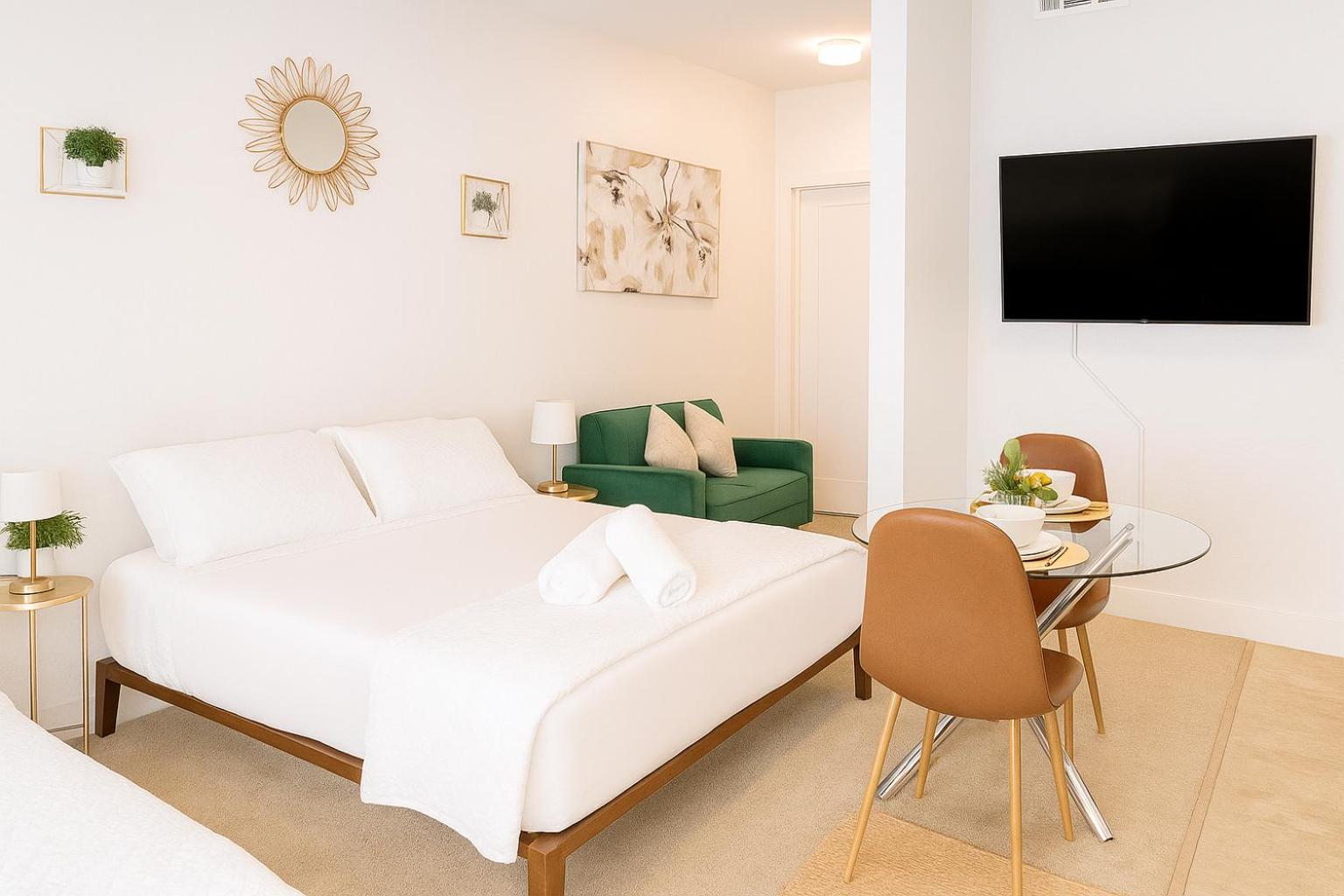 Luxury 1-Bedroom near Marina Dock and Venice Beach - Resort Amenities