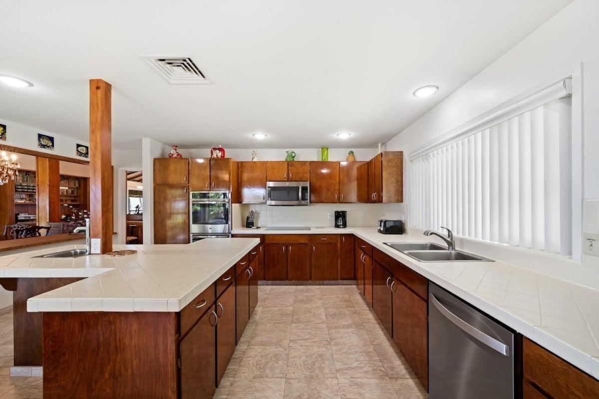Hale Kalapu · Large Home 180° Ocean Views Walk2Beach Hale Kalapu