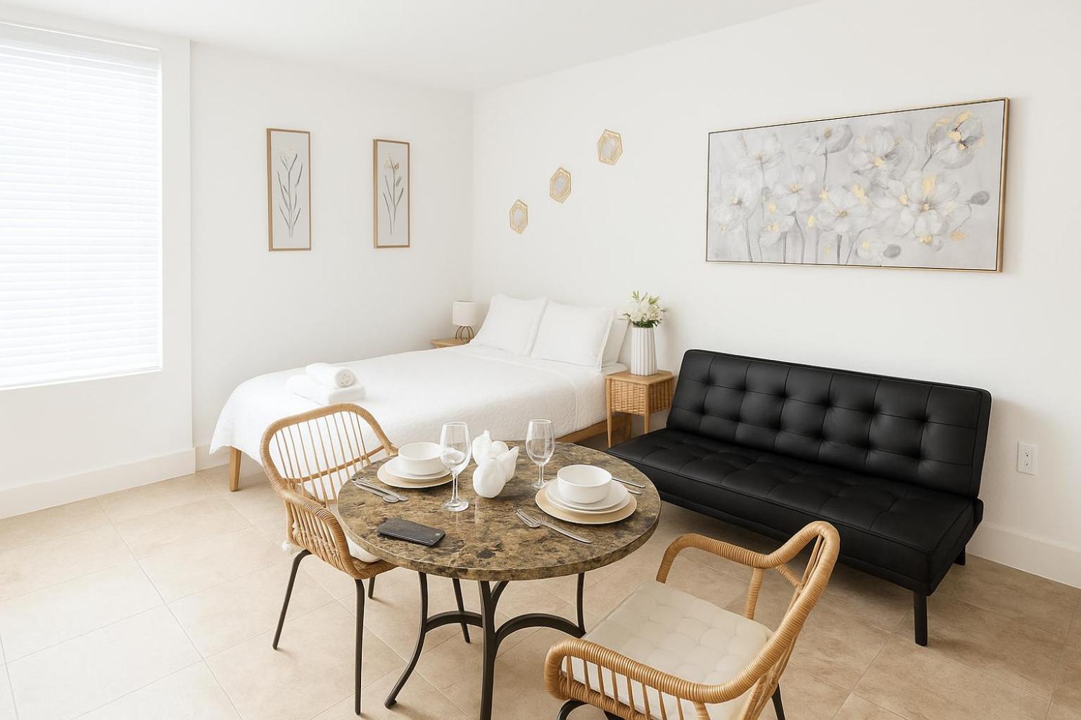 Premium 1 & 2 Bedroom Stay Near Venice Beach with Pool Hot Tub & Cinema