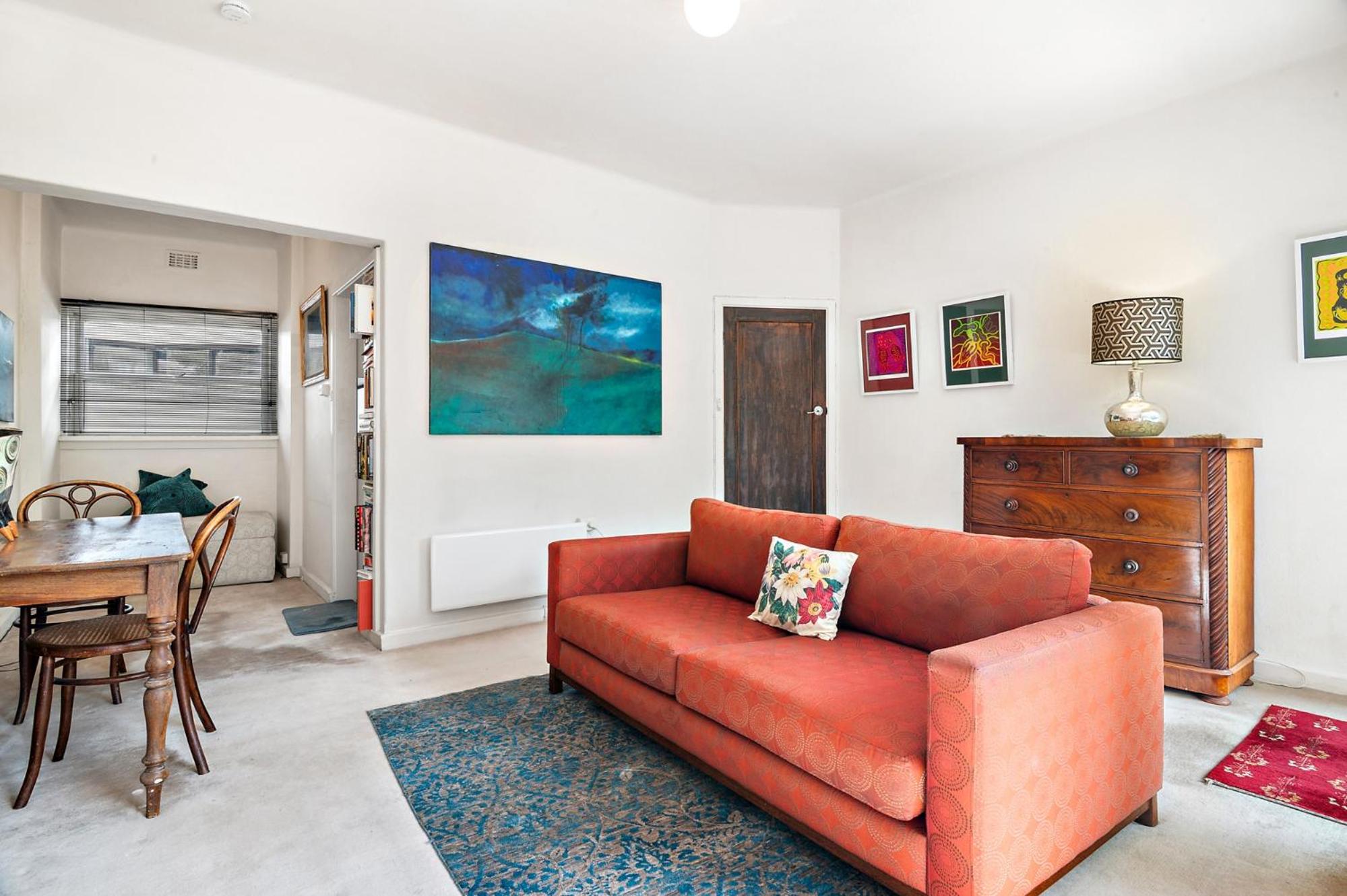 Sunny 1-Bed with Parking near Arts Precinct