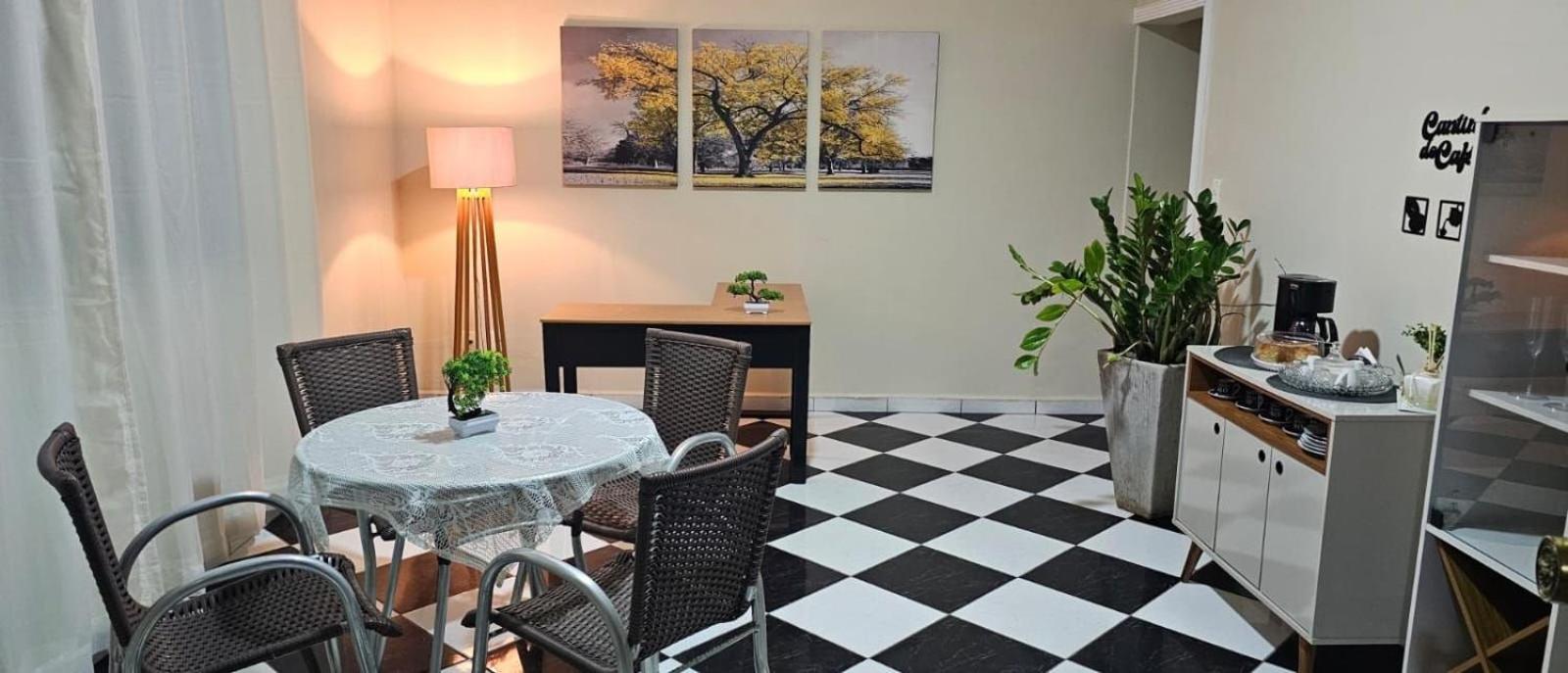 Pousada II House Beach Brasil , Suites com banheiros Privativos, PISCINA com cascata e área familiar para churrasco, Garage GRATUITA, próx-praia da Aviação