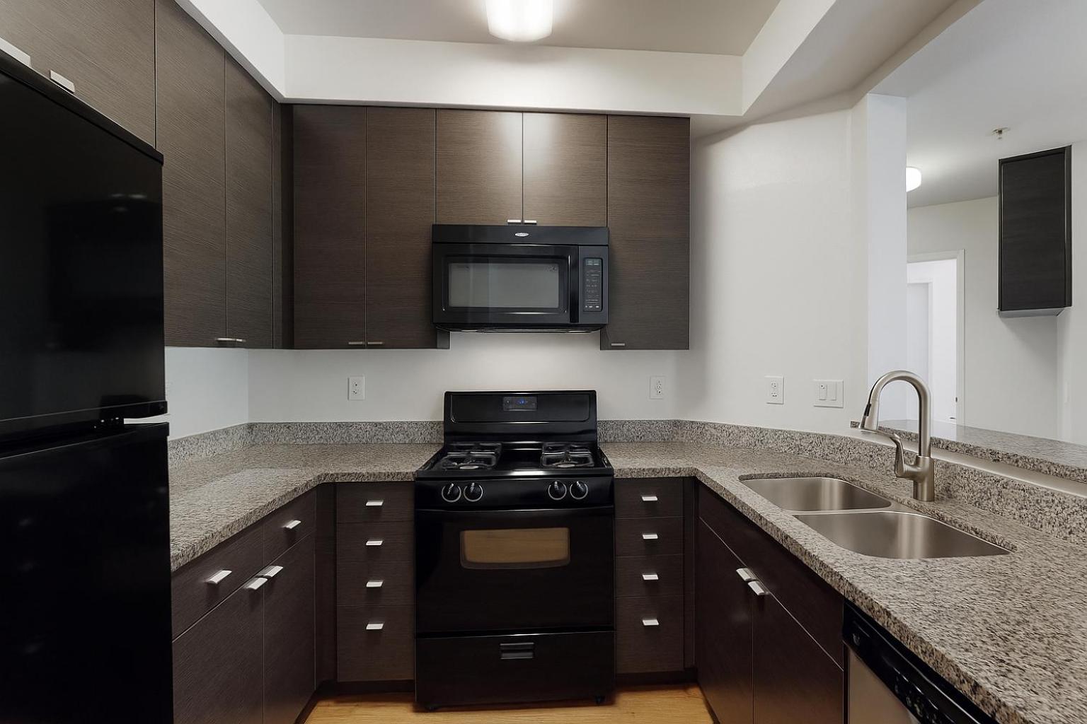 Serene 1BR & 2BR MDR Escape Minutes to Venice Beach with Spa & Gym